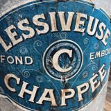 Lessiveuse ancienne en zinc avec son étiquette d’origine et son couvercle.