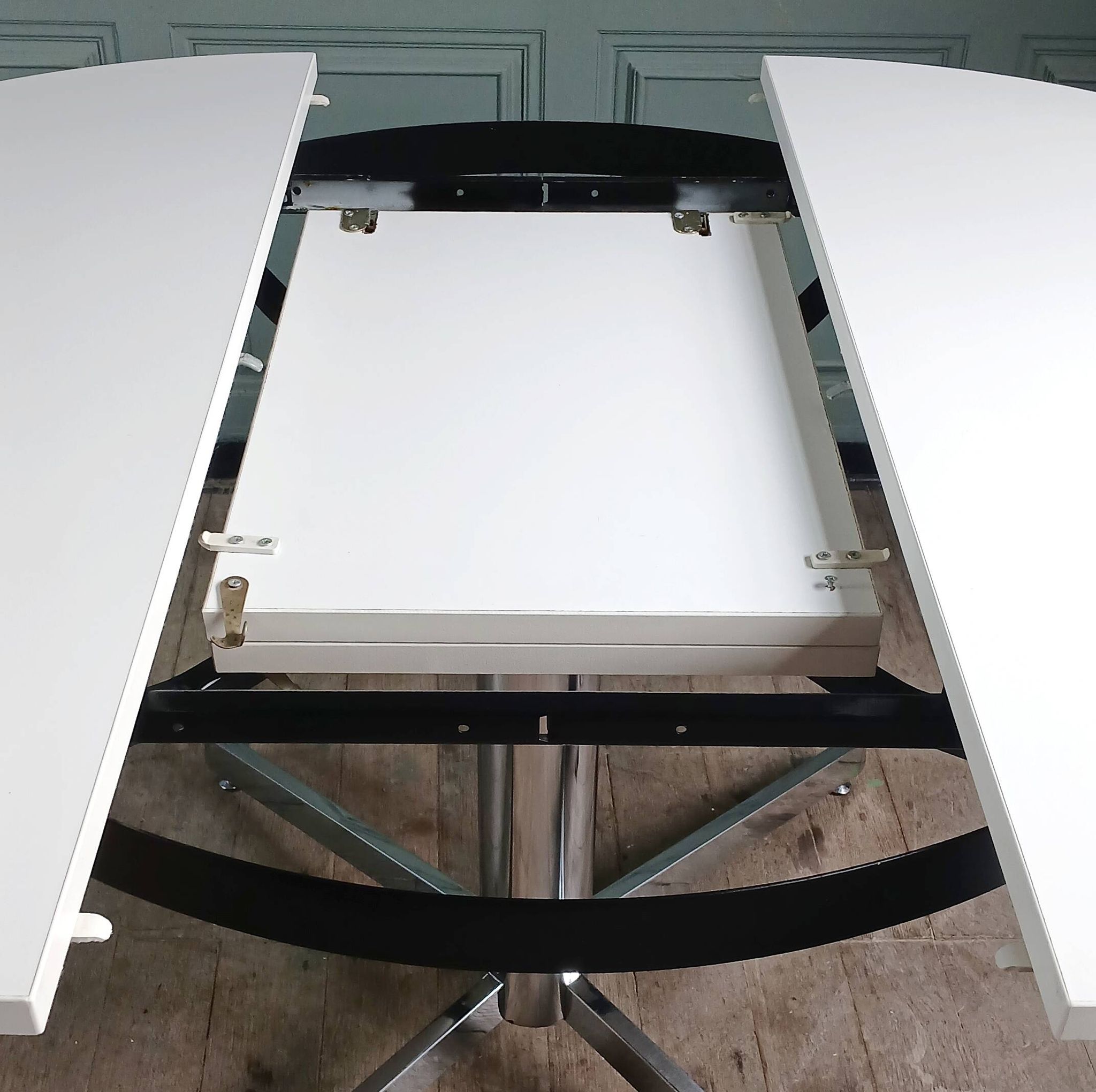 Table à manger "Pelikan" extensible. Esprit Florence Knoll. Roche Bobois 70