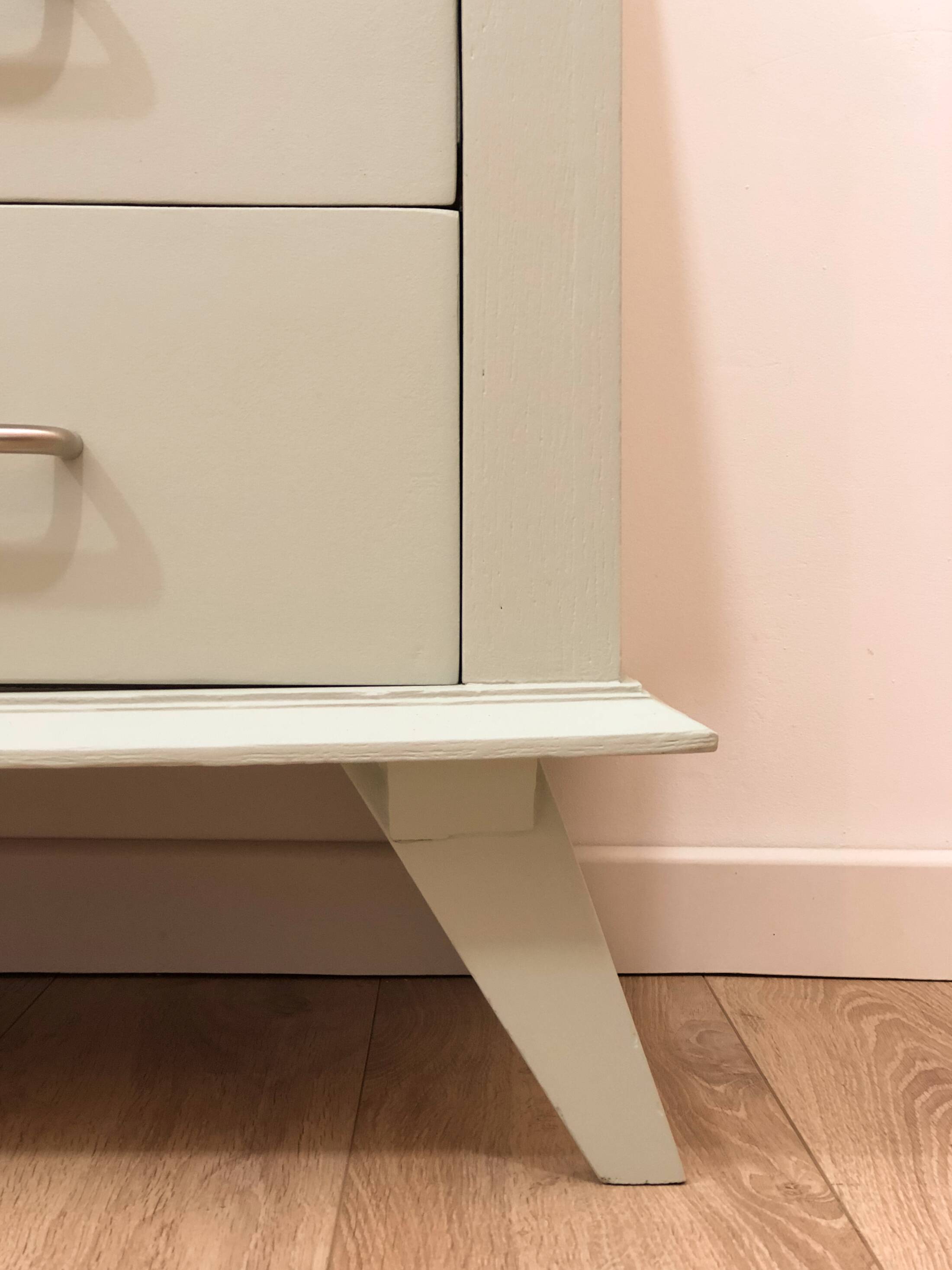 Commode des années 60, pieds compas, Douceur de l'Aube
