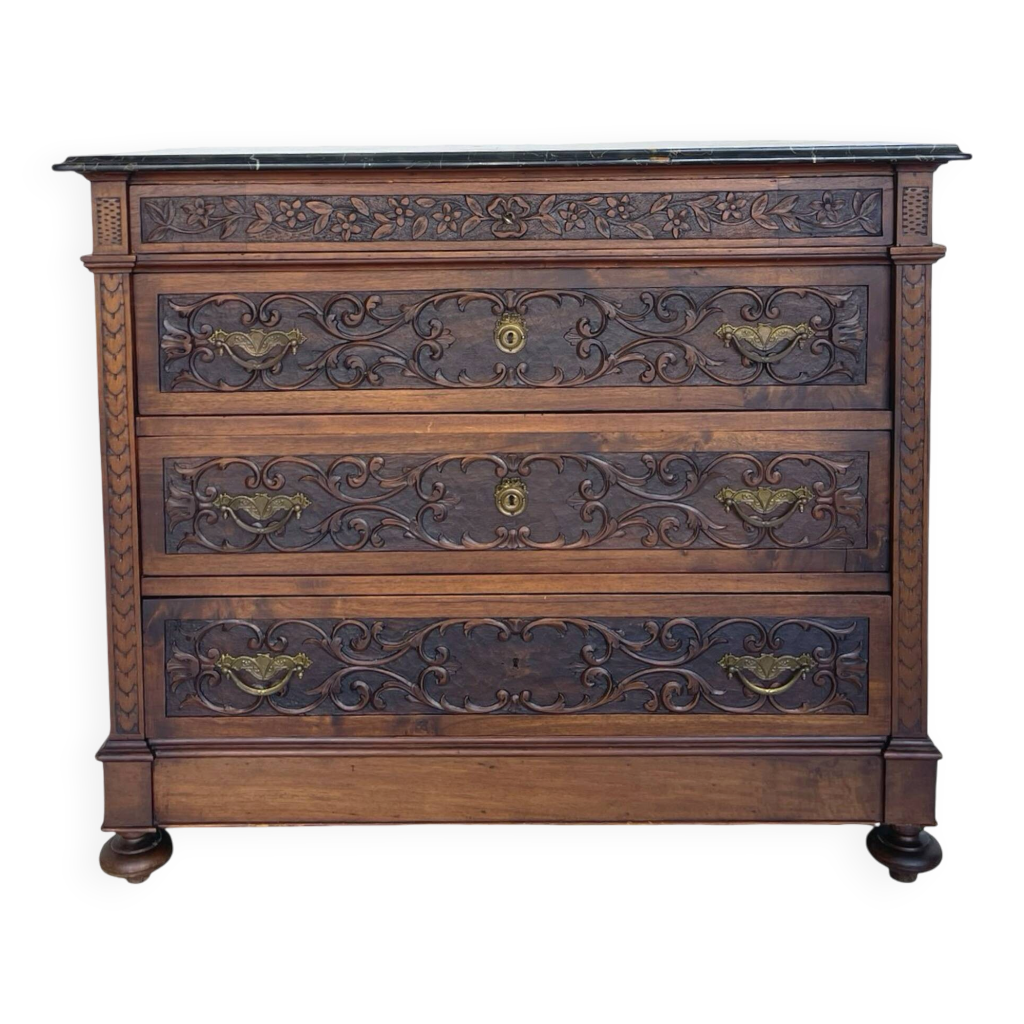 An Italian chest of drawers from the 1900s.