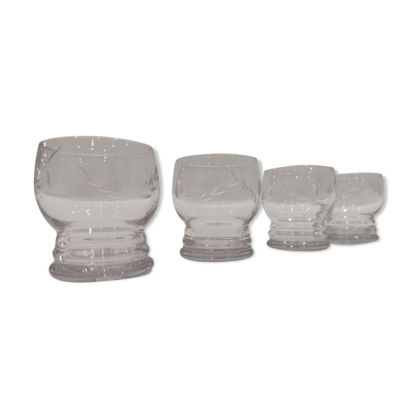 4 small liquor glasses shape engraved ball "ear of wheat"