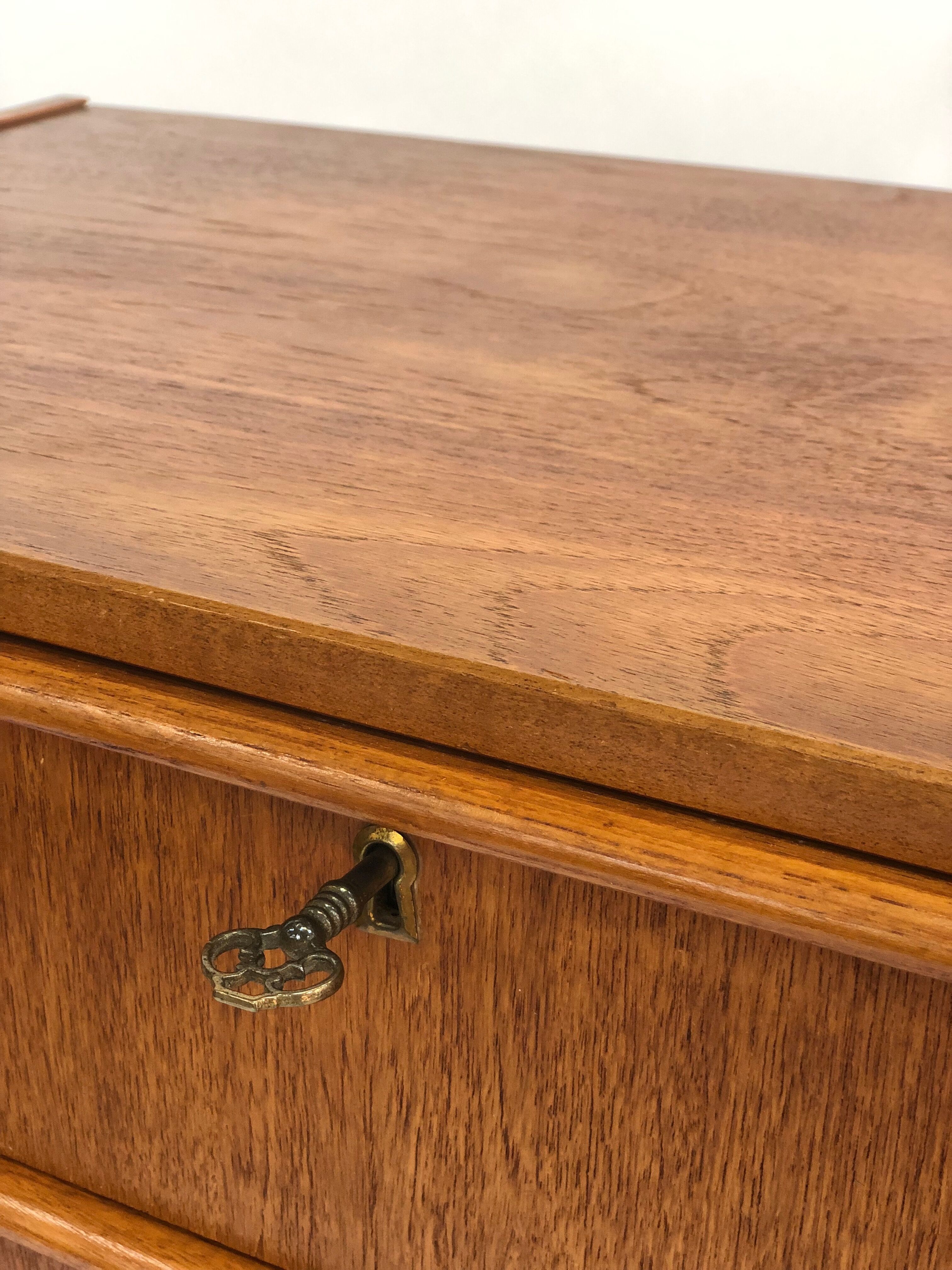 Dresser in teak