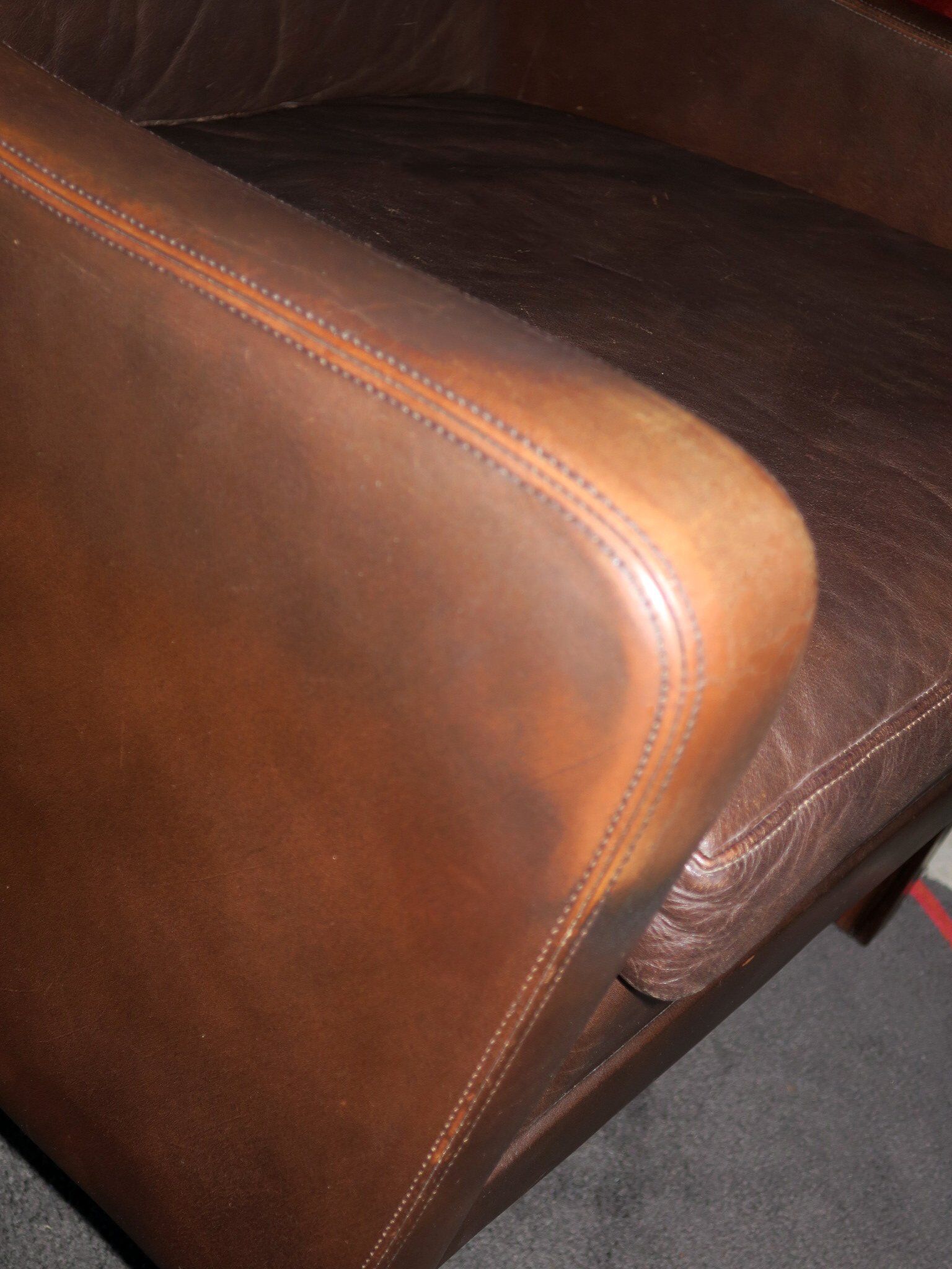 Fauteuil en cuir et bois de rose, années 1960