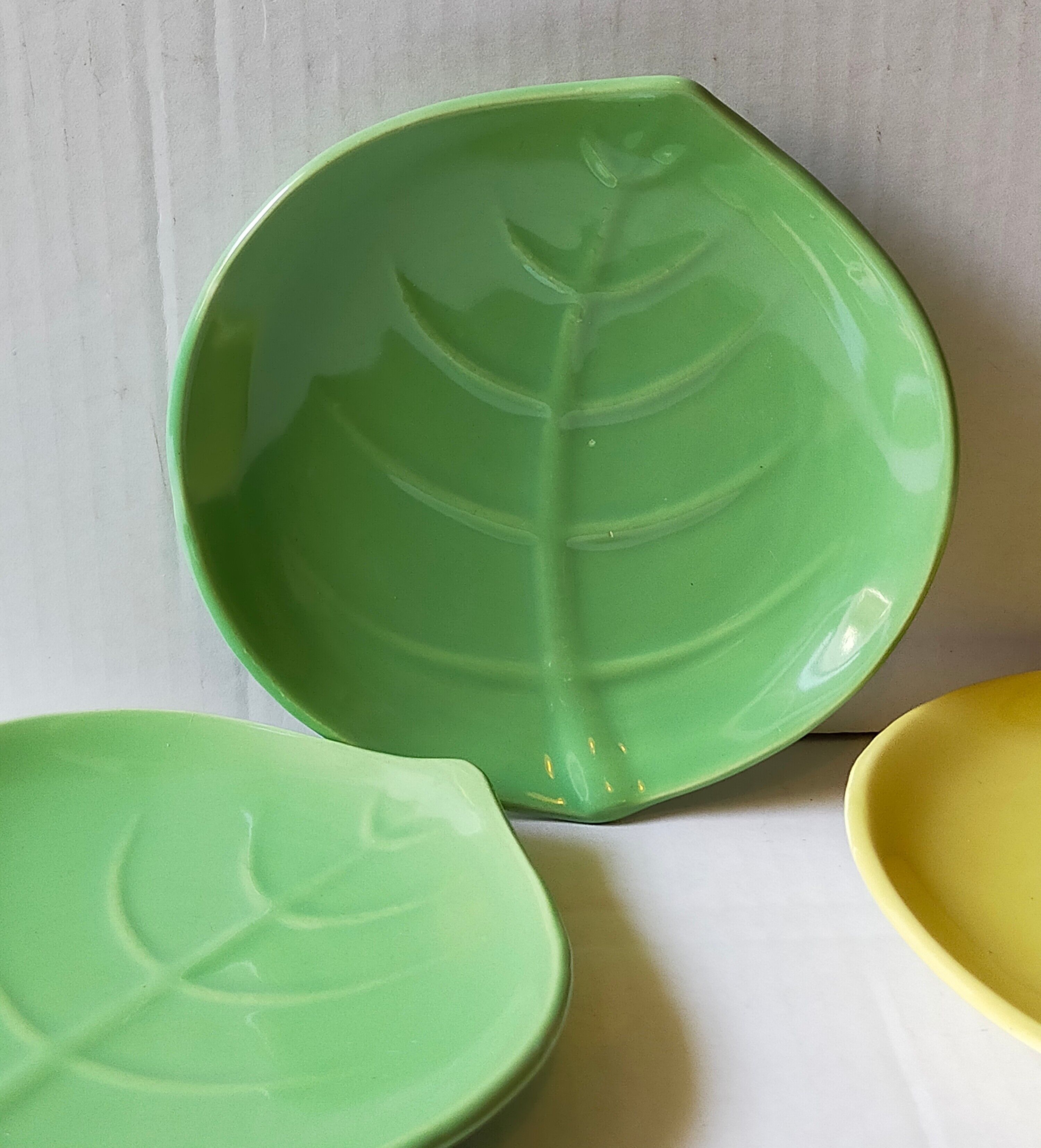Three ceramic leaf cups 50s