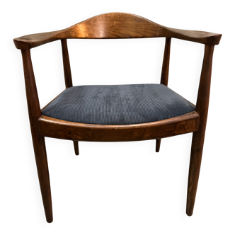 Scandinavian armchair in the style of Hans Wegner.