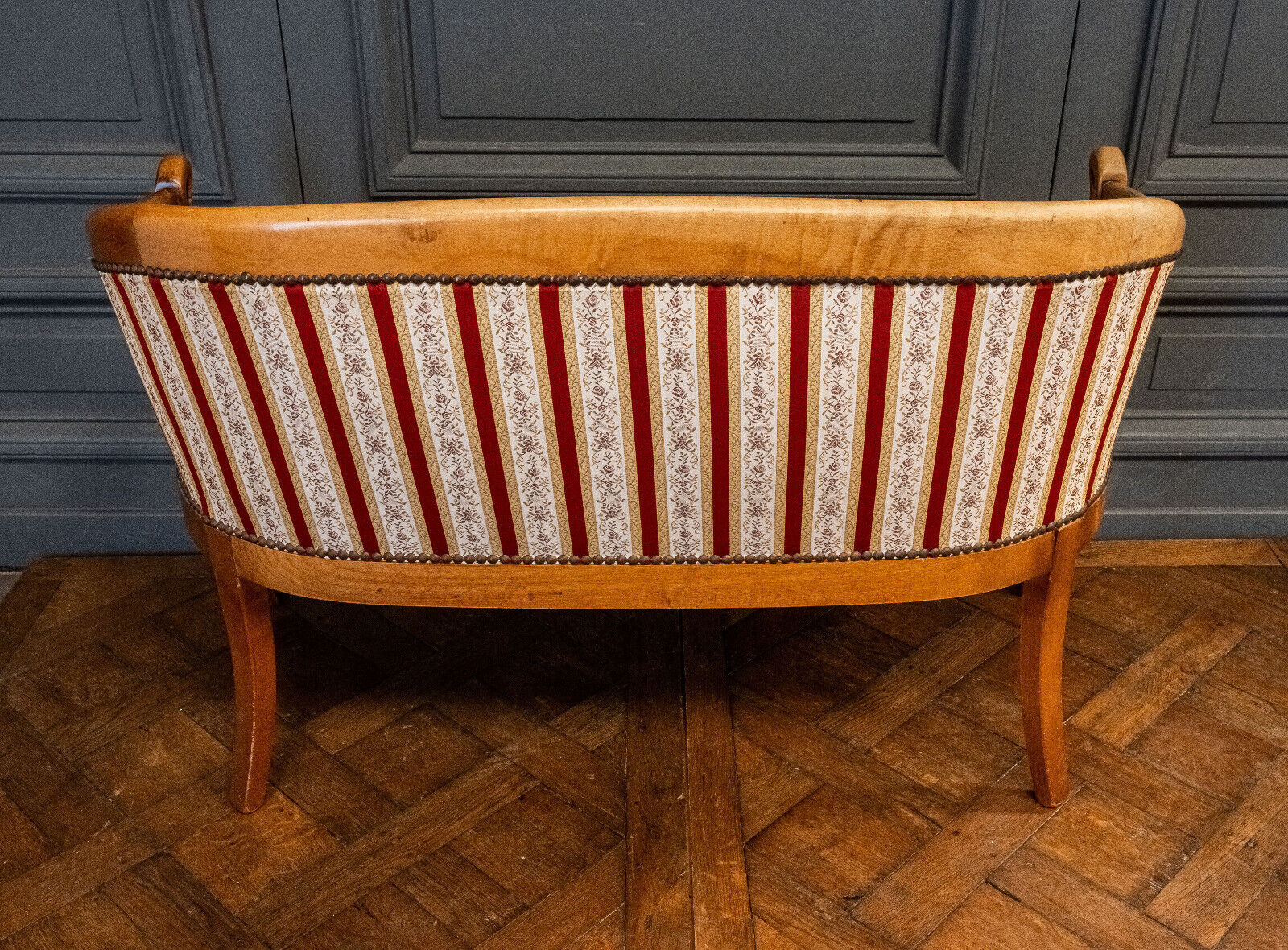 Blond mahogany sofa XXth décor gooseneck with butts