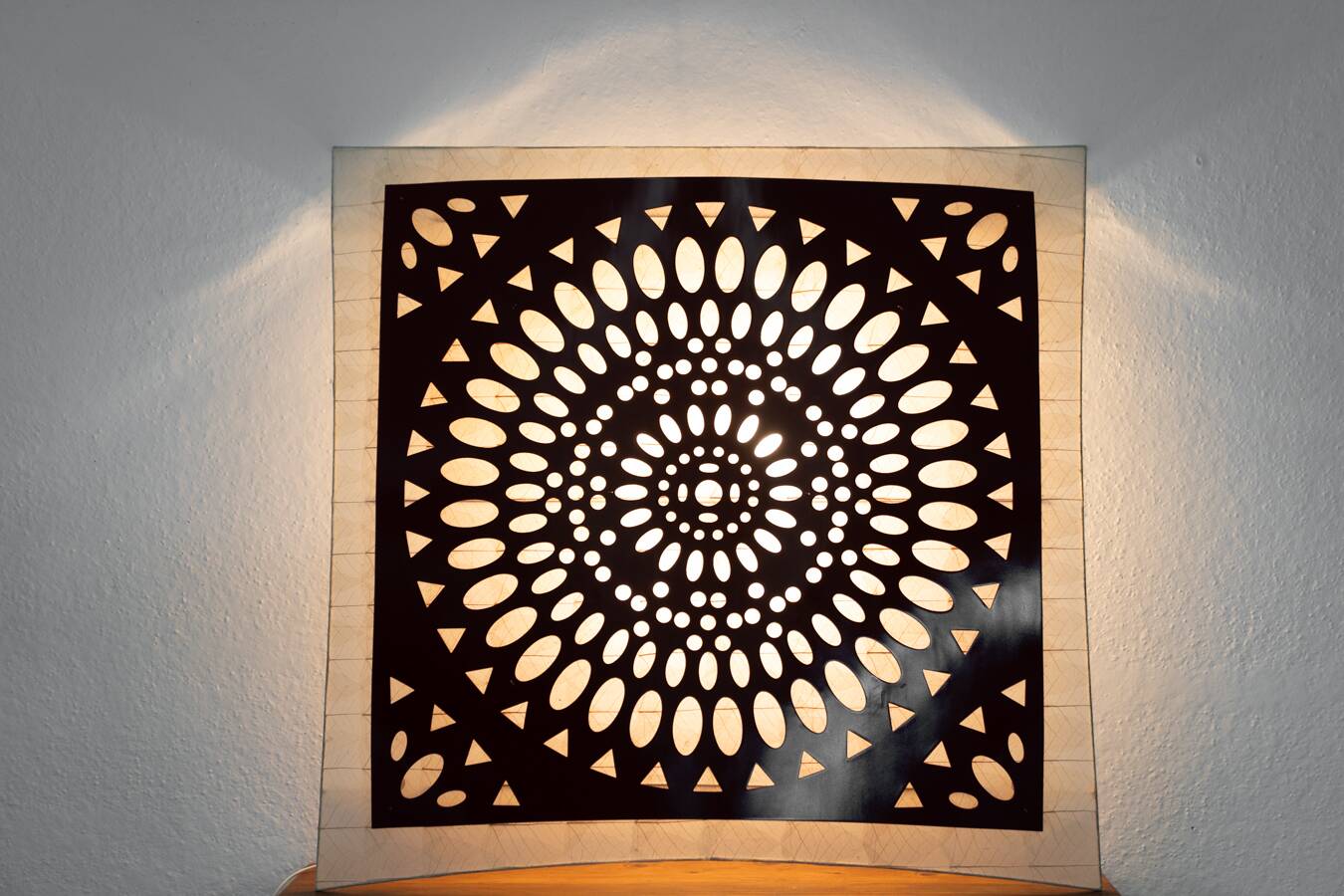 Square wall lamp in red wood and rice paper, prod. Steelline 1980