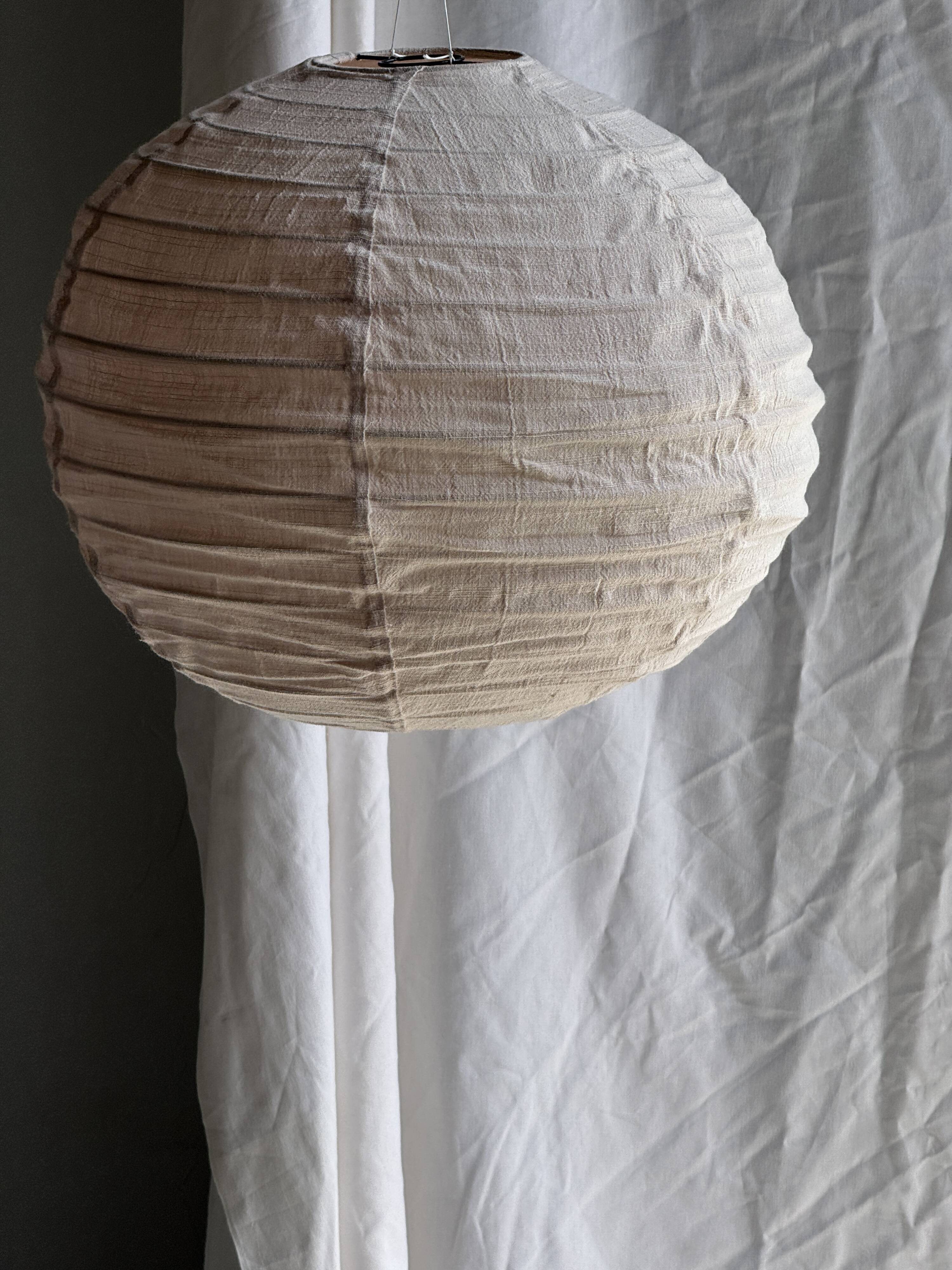 Average suspension in rattan and natural linen, round Japanese style, pink D40.