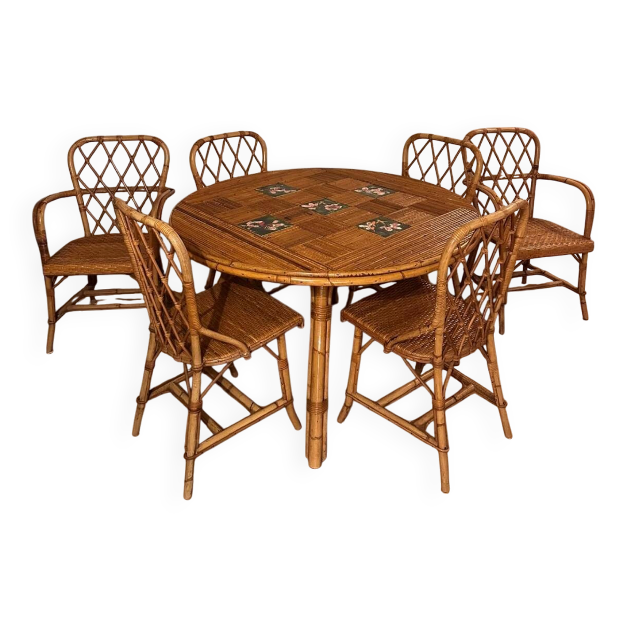 Round dining table Audoux Minet with 4 chairs and 2 armchairs.