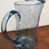 Pichet carafe vintage en verre bullé bleu Biot non signé