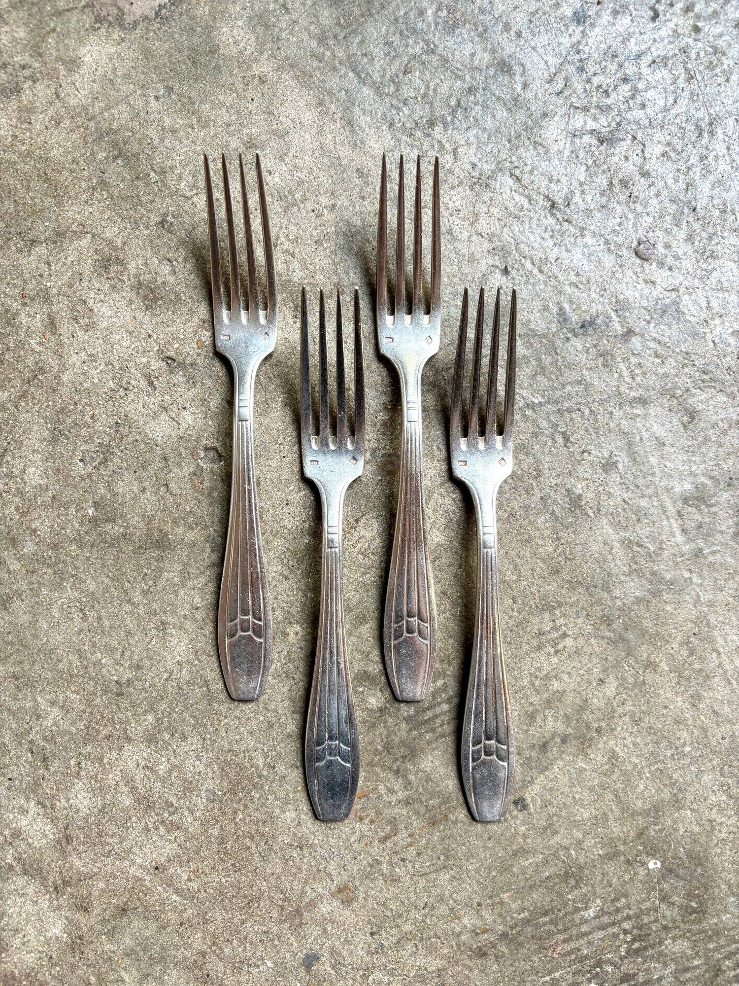 4 silver-plated forks