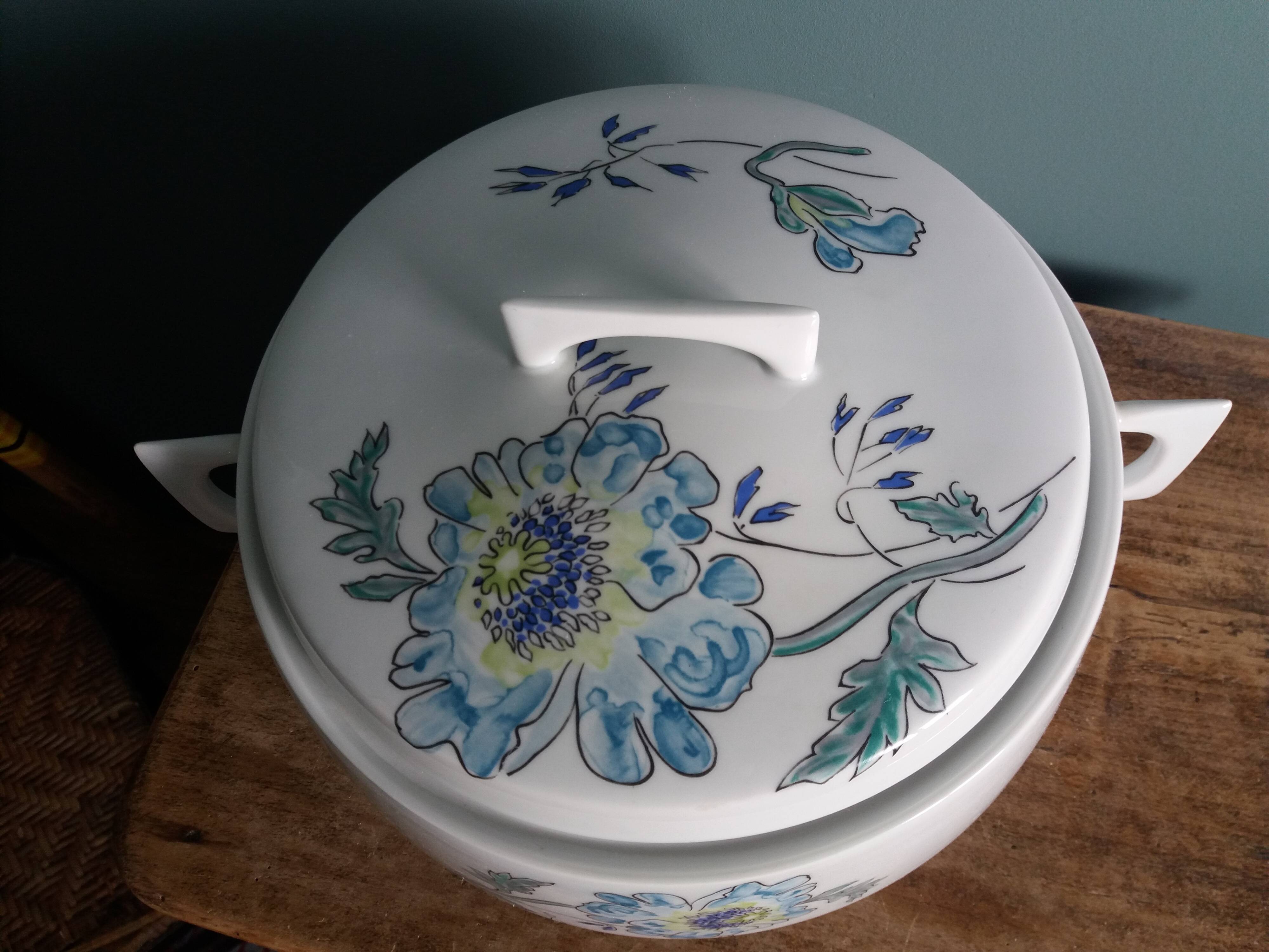 Ariès tureen by Raymond Loewy, Limoges Bernardaud porcelain, Themis pattern