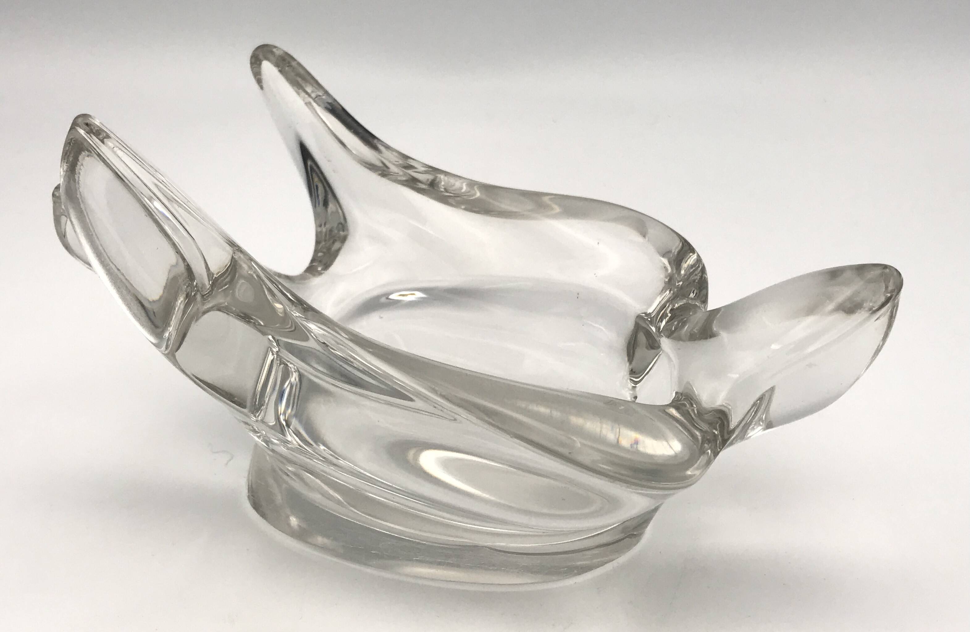 Bird-shaped paperweight, crystal swallow