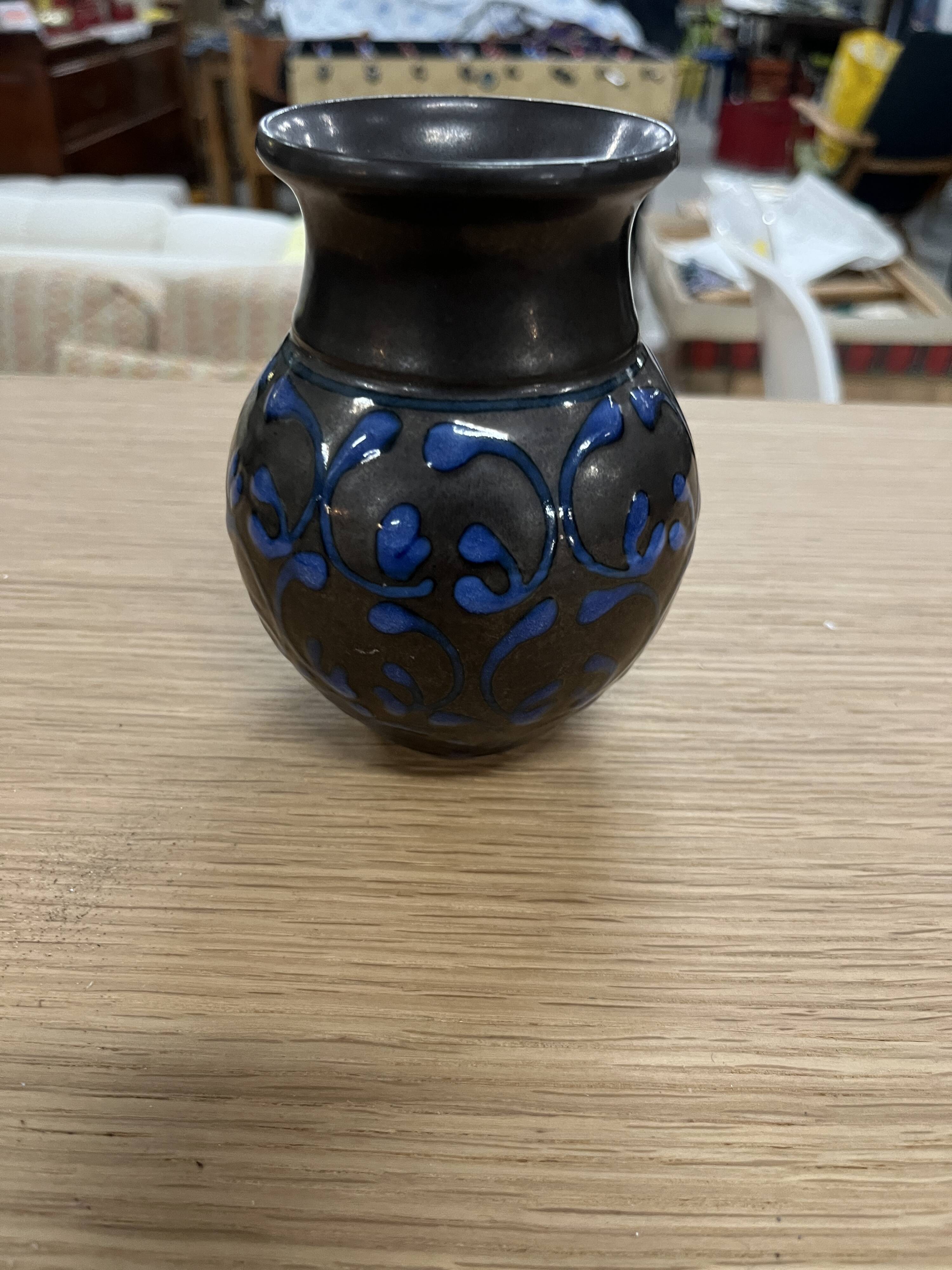 Small vase signed Lilou Milcent