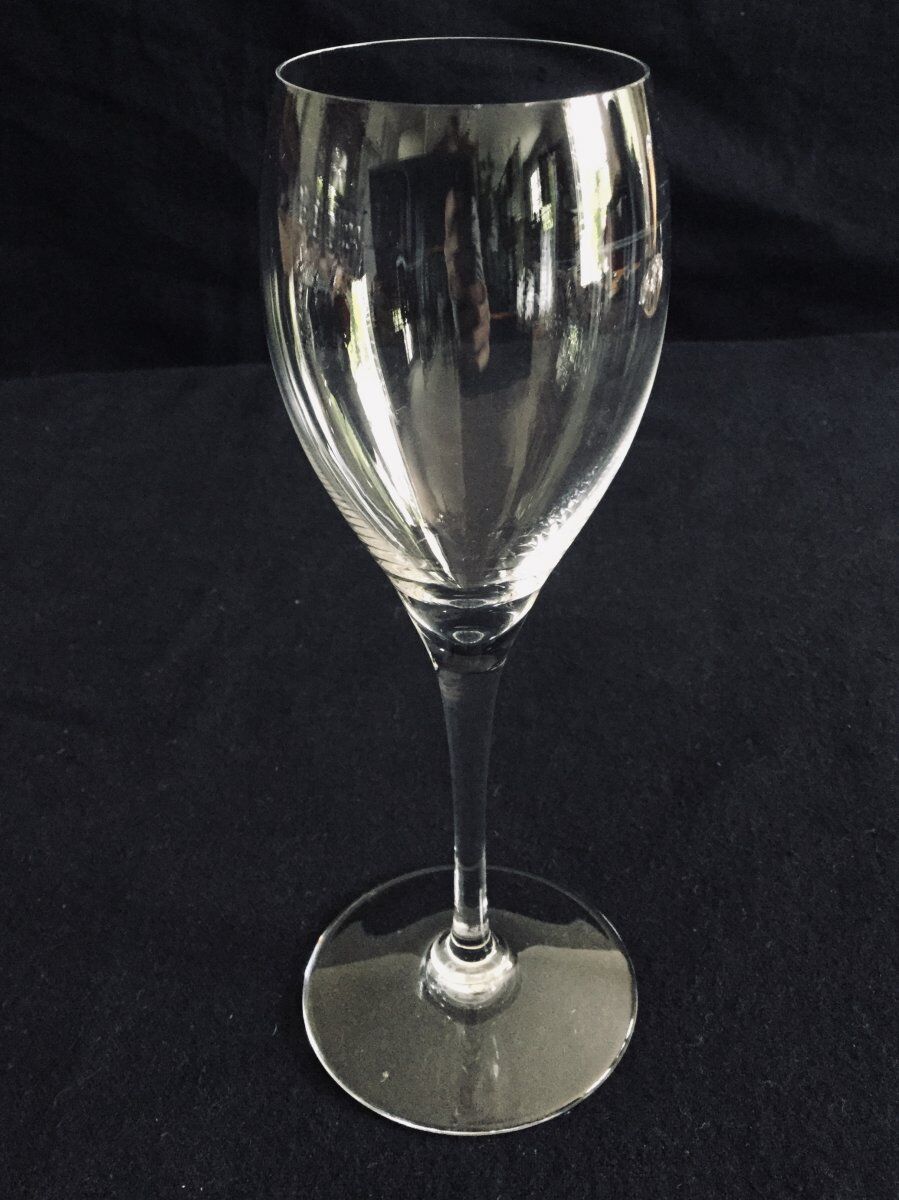 Set of 10 white wine glasses in Baccarat crystal model Saint Rémy