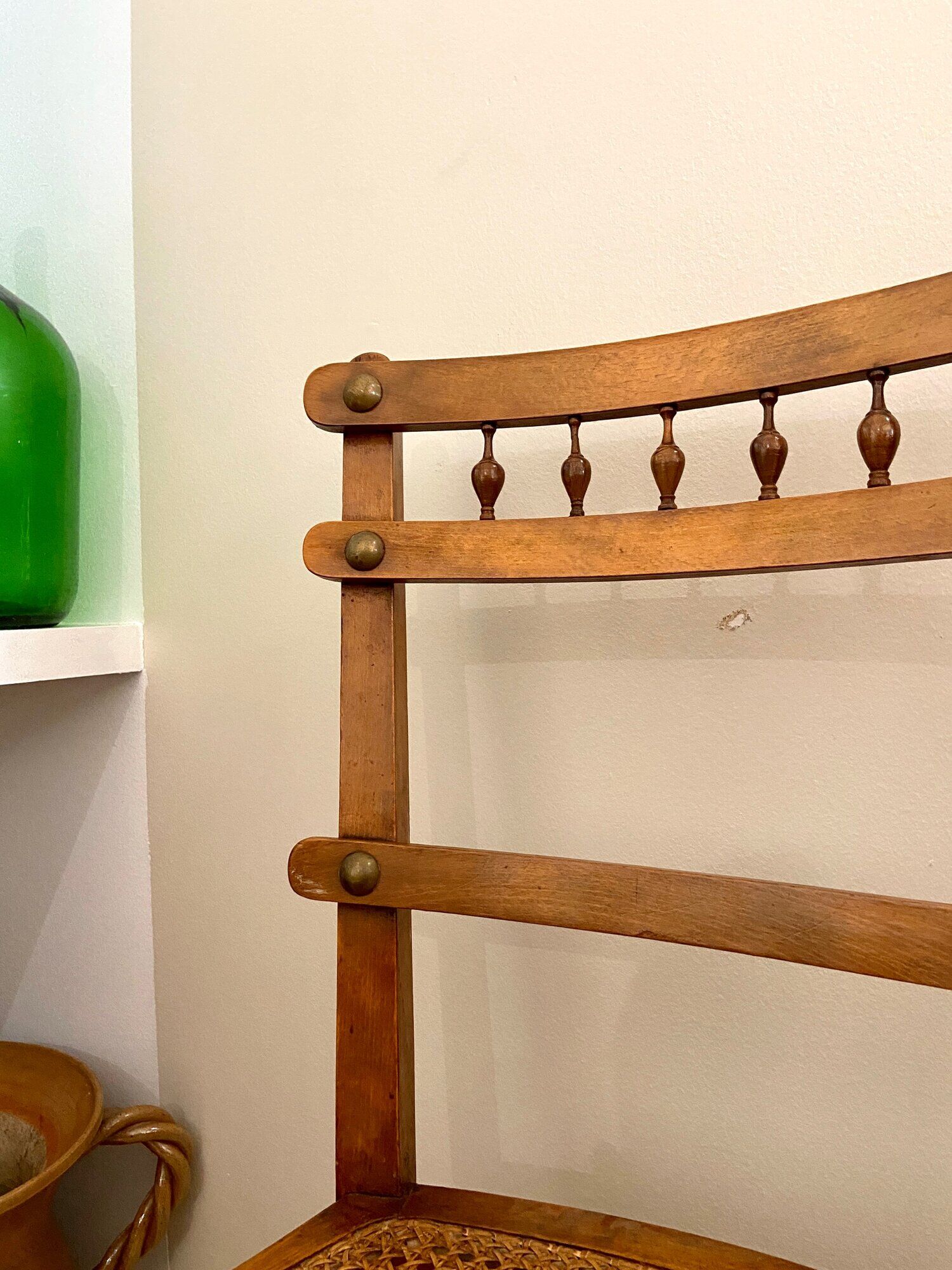 4 chaises en bois et cannage