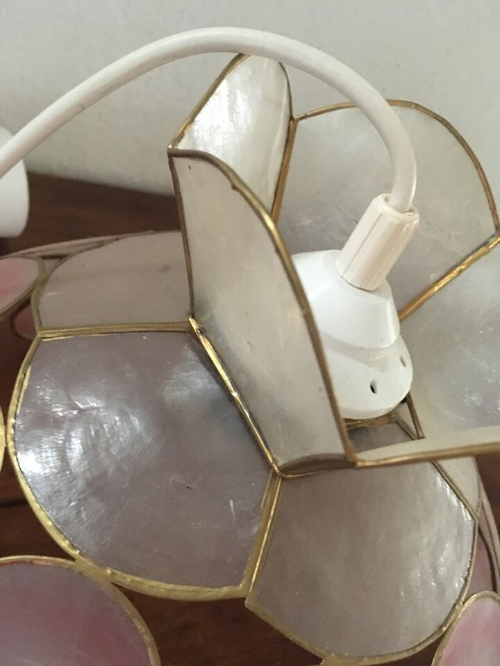 Suspension in pink mother-of-pearl and brass