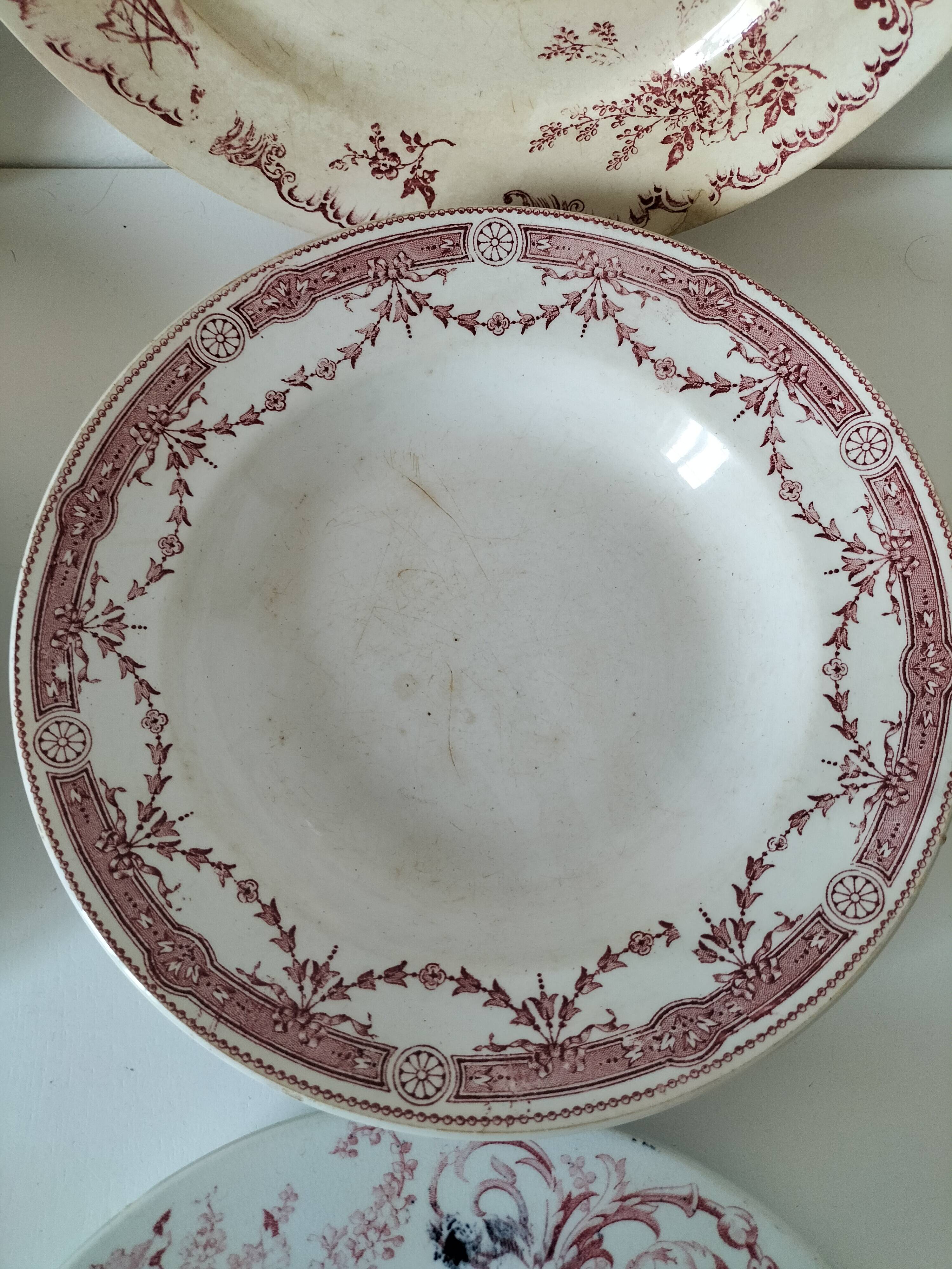 6 assiettes anciennes terre de fer rose dépareillées