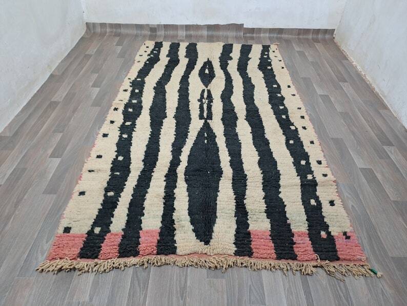 Handmade natural wool rug, size 150 x 250 cm