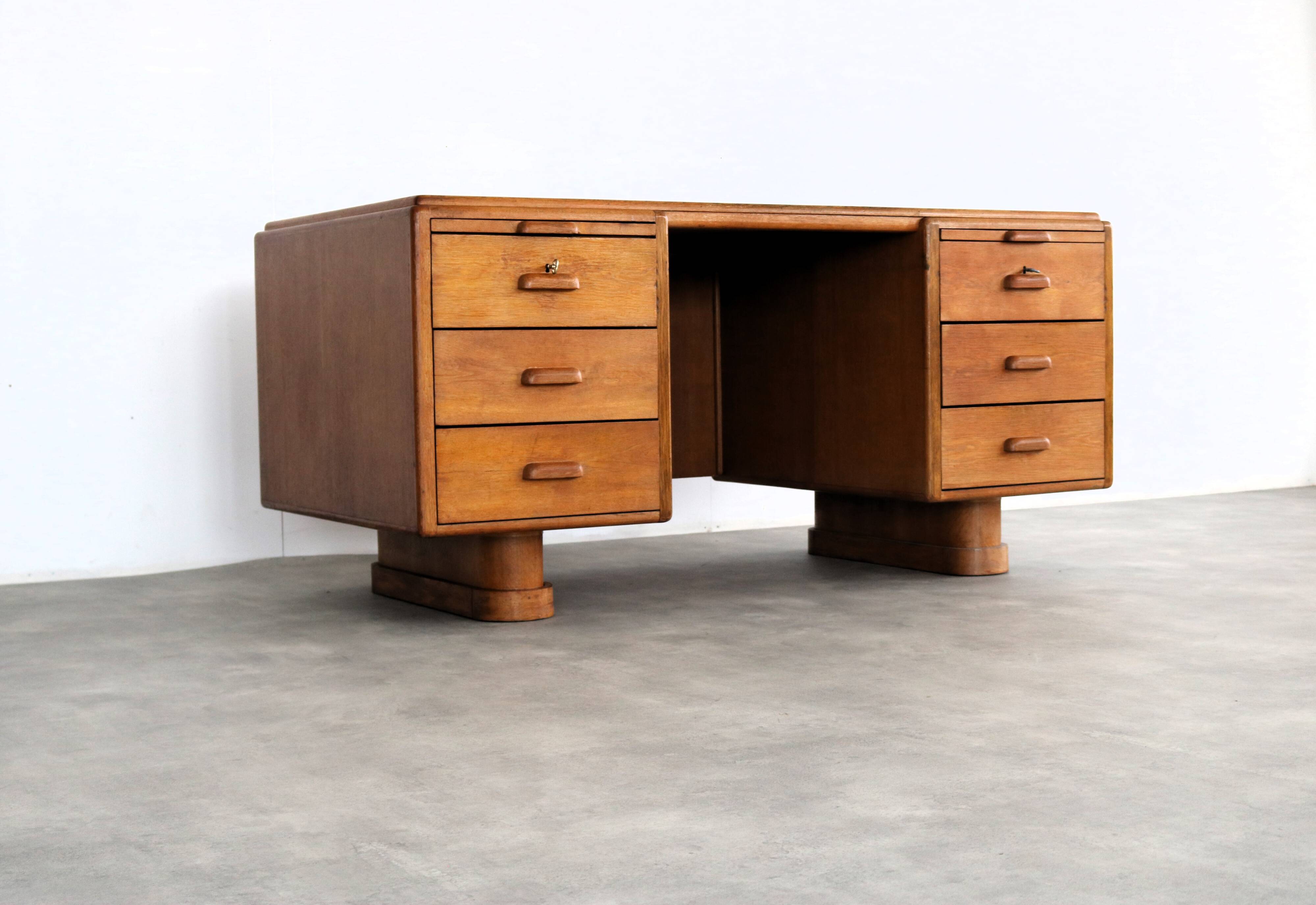 Art deco desk