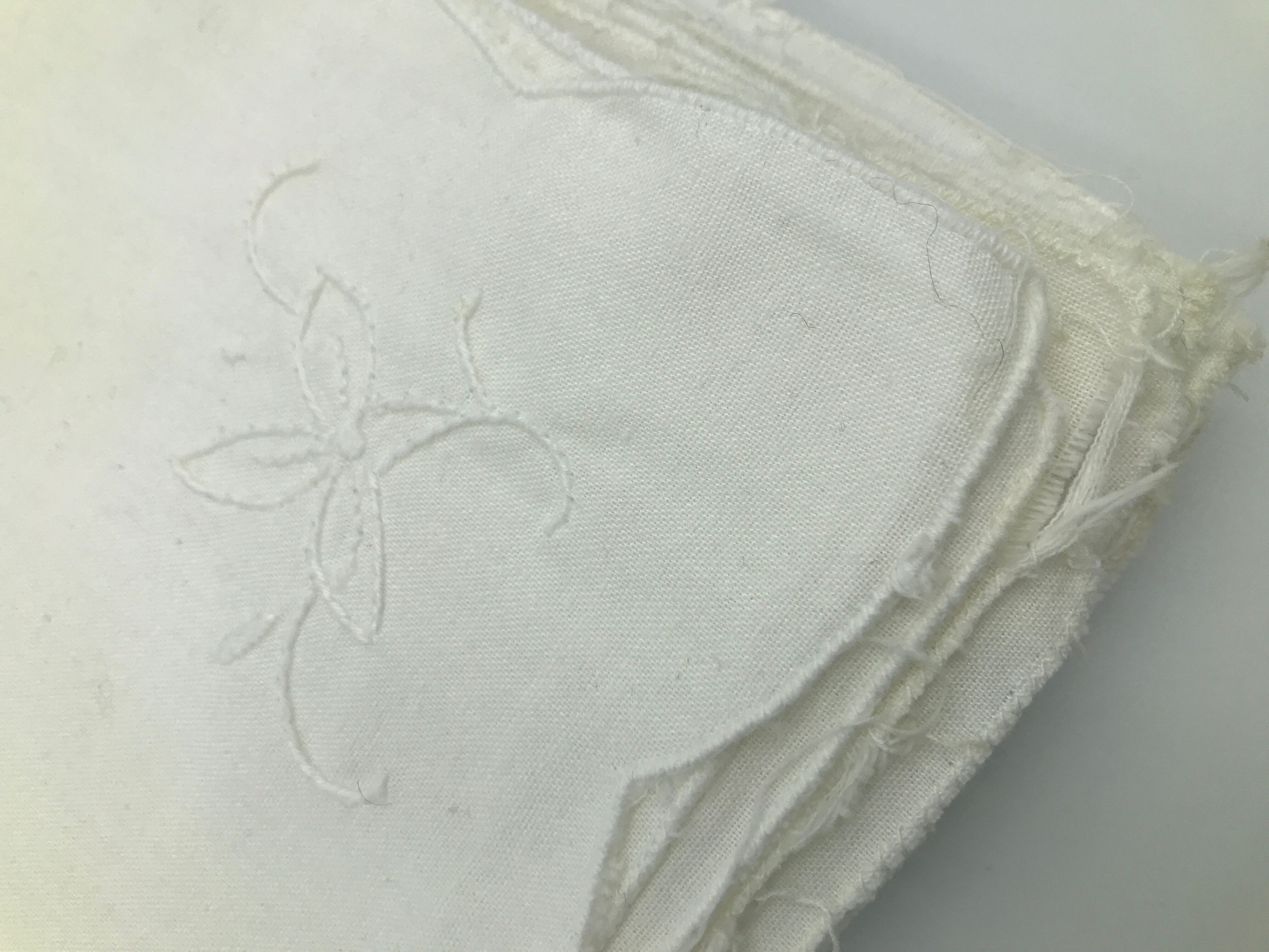 Nappe and 12 vintage embroidered towel
