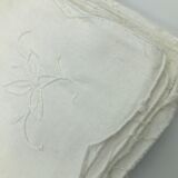 Nappe and 12 vintage embroidered towel