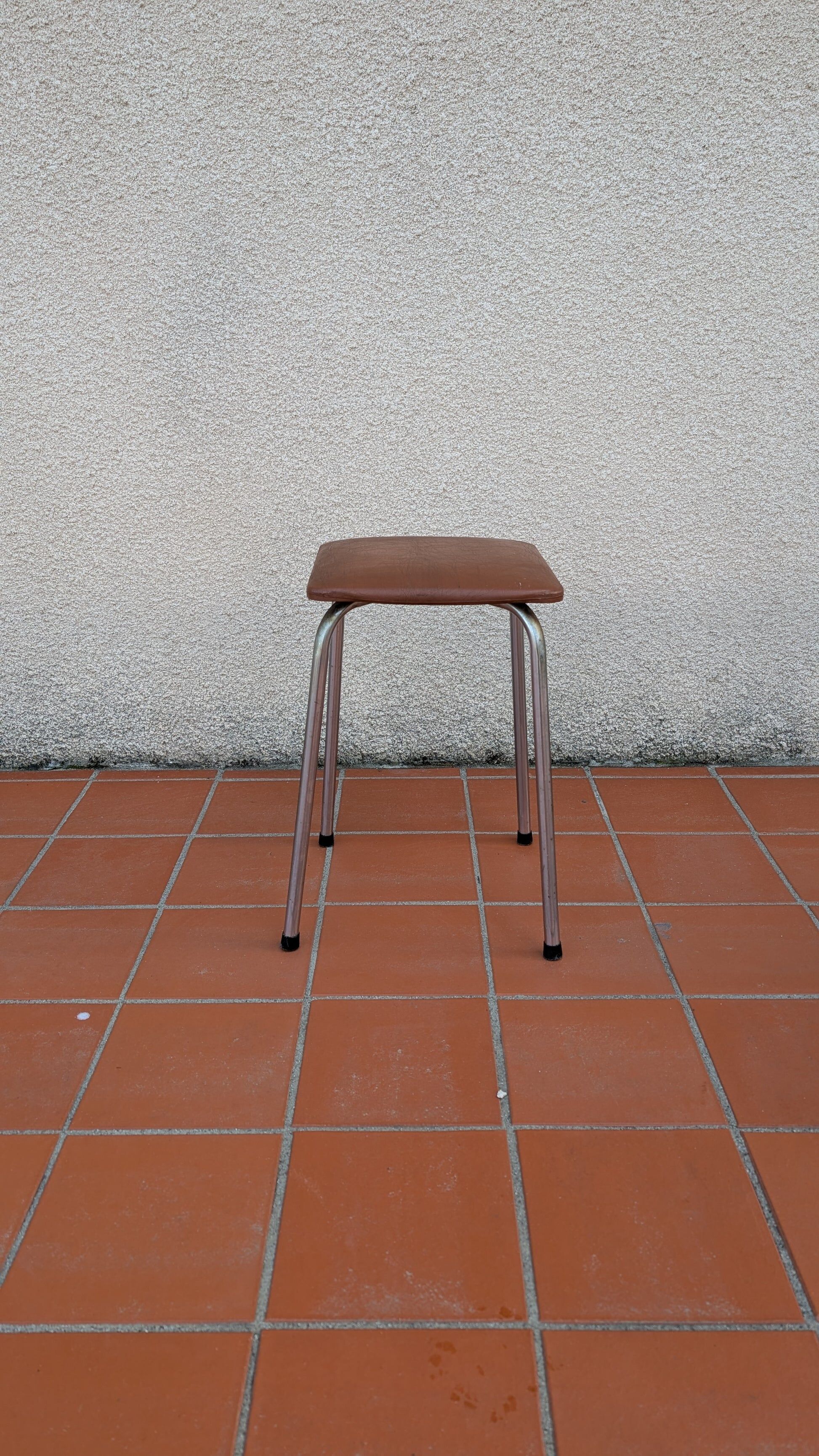 Tabouret dessus en skaï