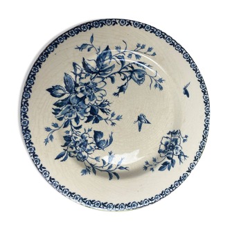 Assiette sur piédouche estampillée Gien, modèle Mai