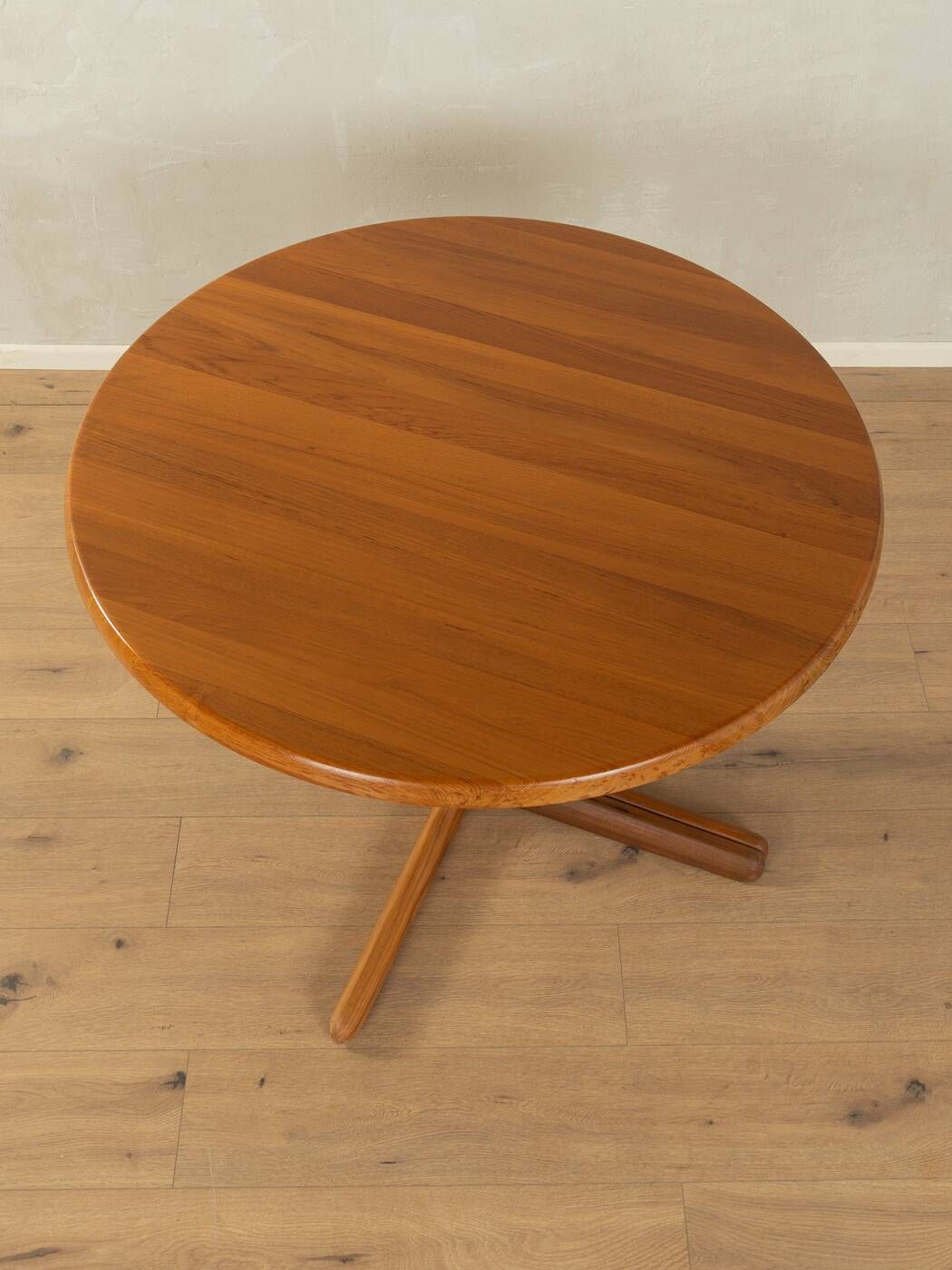 Dining table from the 1960s, solid frame and tabletop made of teak