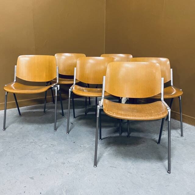 Set of 6 vintage Giancarlo Piretti chairs, model DSC 106