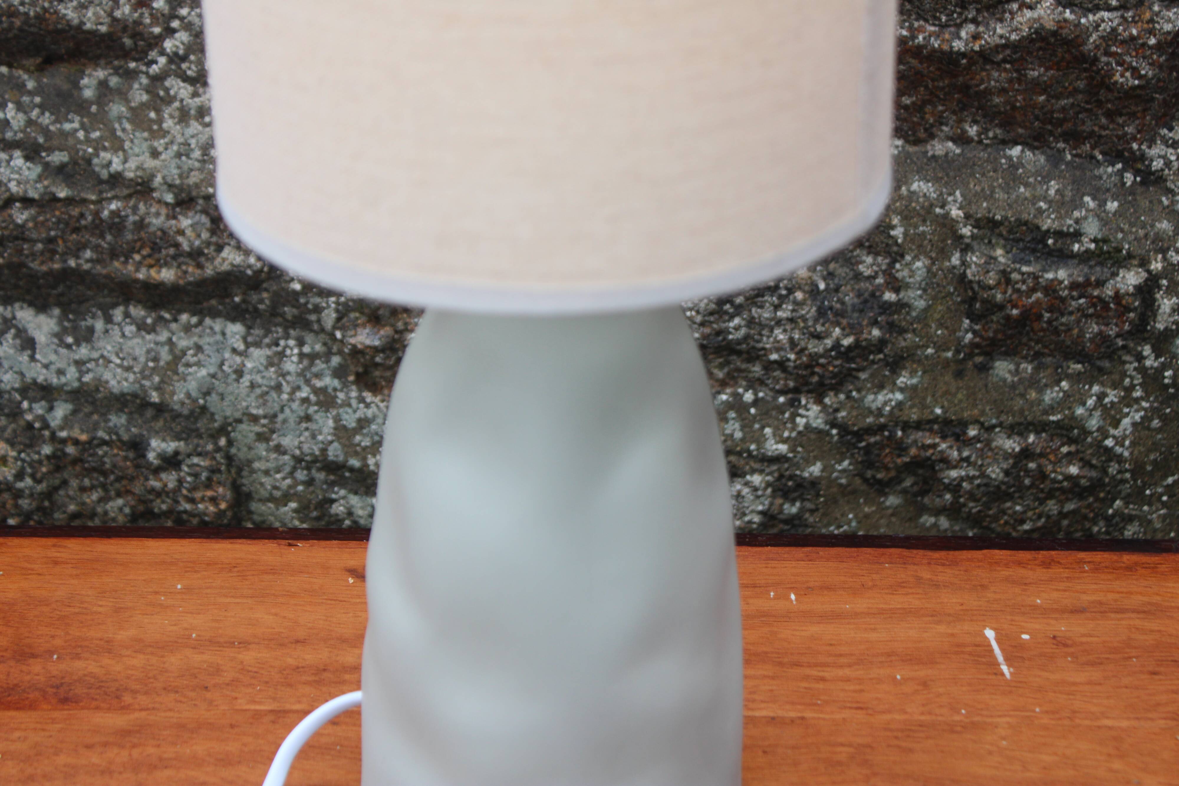 Lampe en céramique vert-gris, style minéral – H37