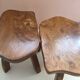 Tabouret tripode en orme