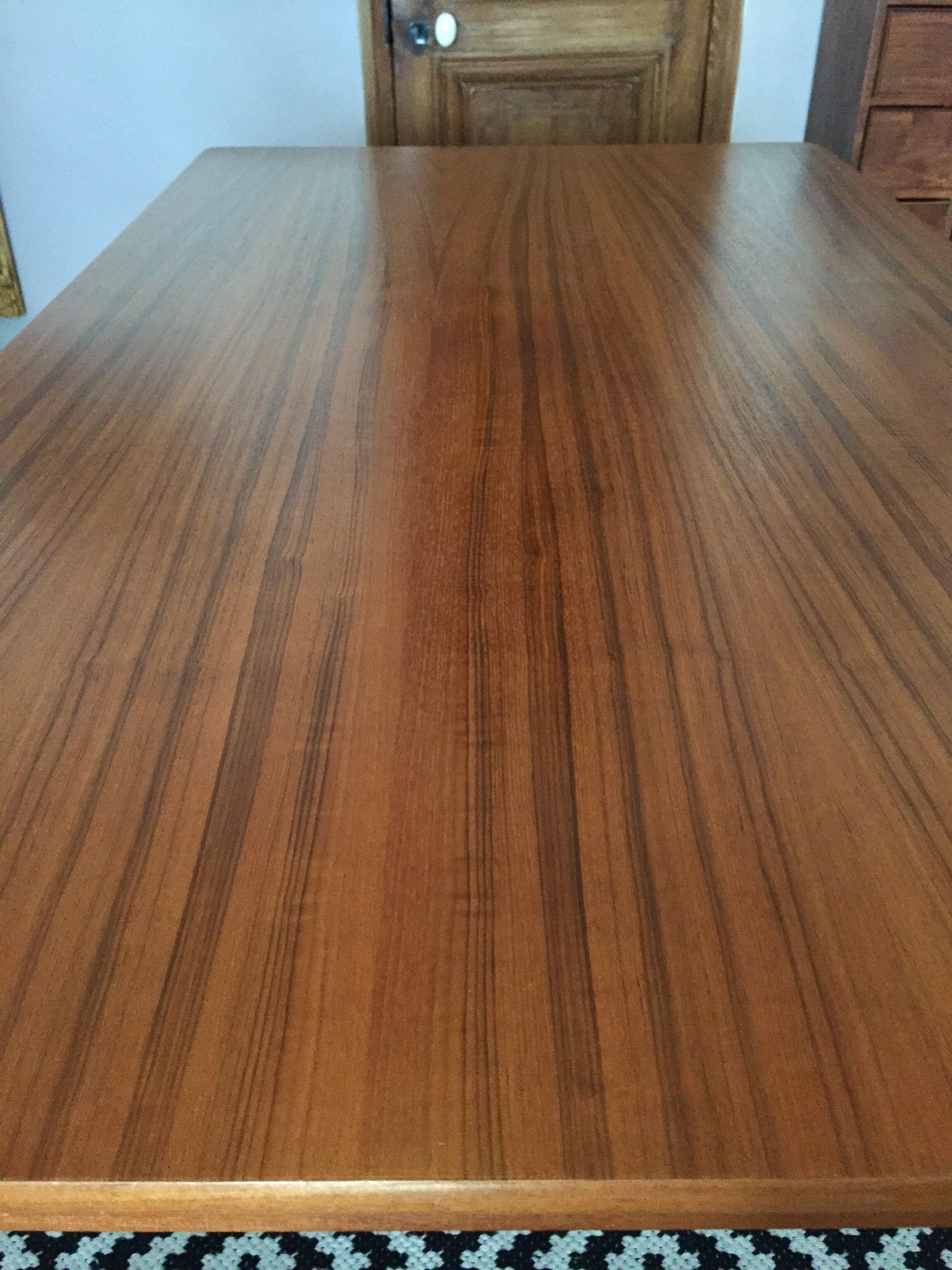 Extendable Scandinavian table