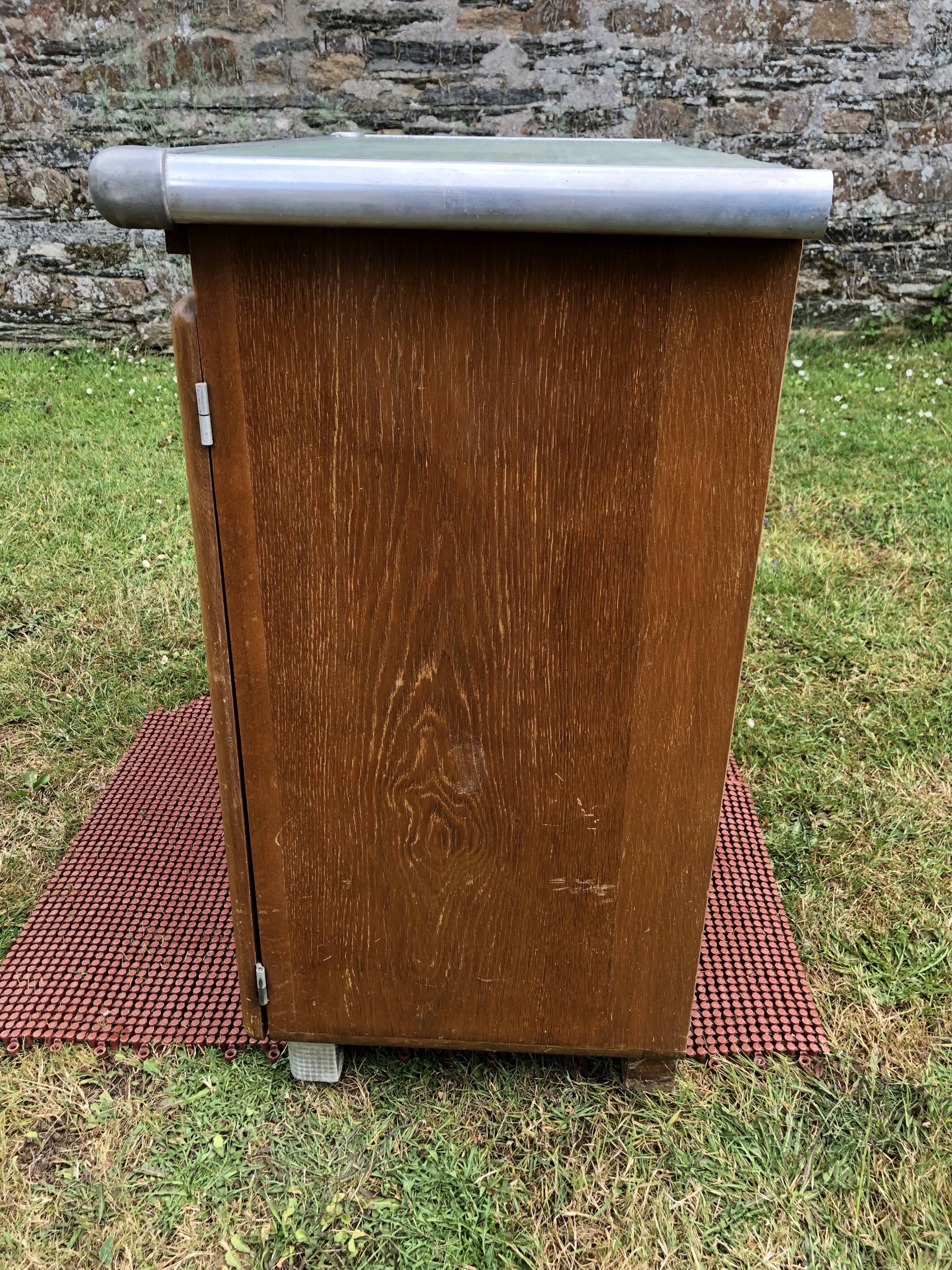 Buffet Mado vintage à 2 portes et 1 tirette en cp chêne.