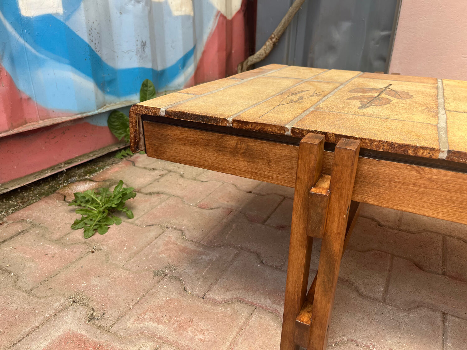 Roger ceramic capron coffee table in perfect condition