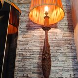 Grande lampe en bois florale sculpté 1960
