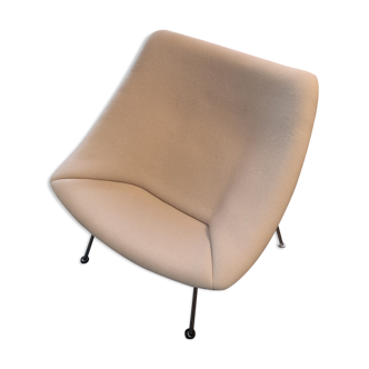 Oyster Pierre Paulin armchair reupholstered to nine