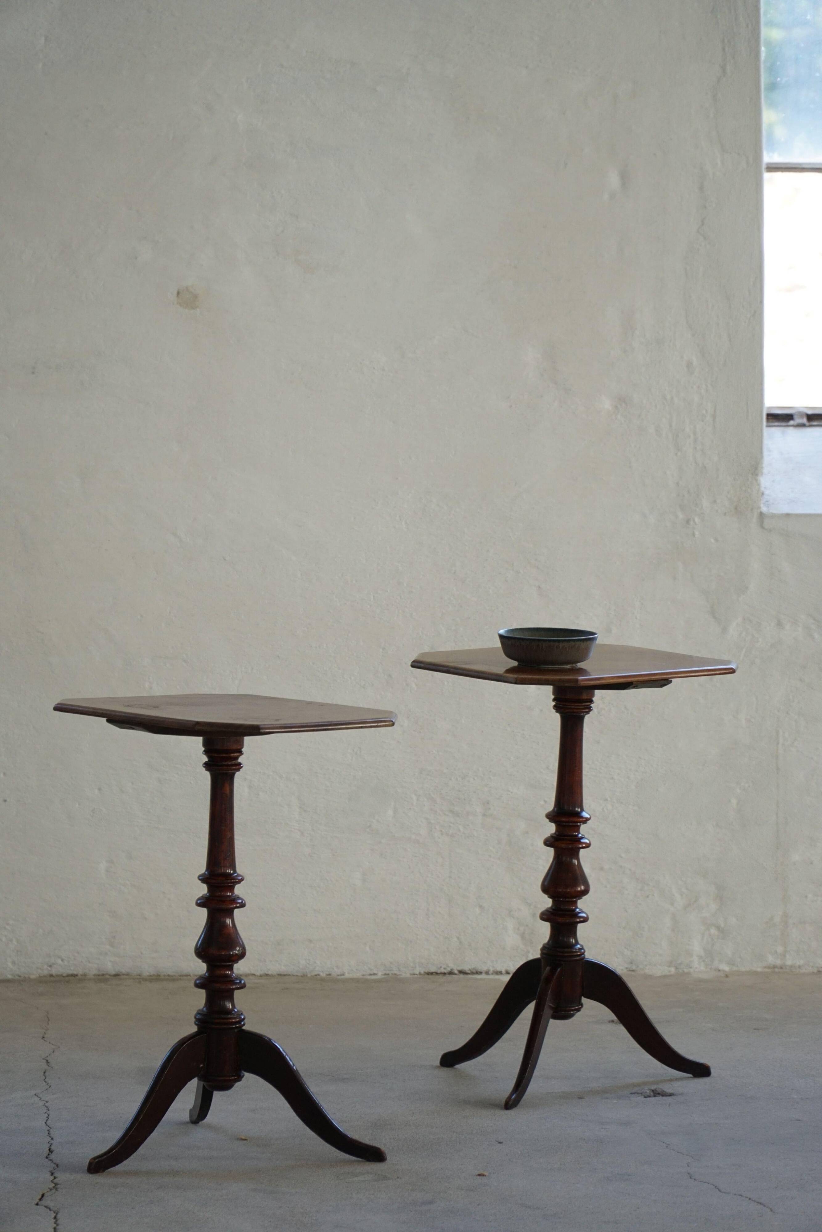 Pair of English side tables / pedestals, walnut, mid-century, 1940s.