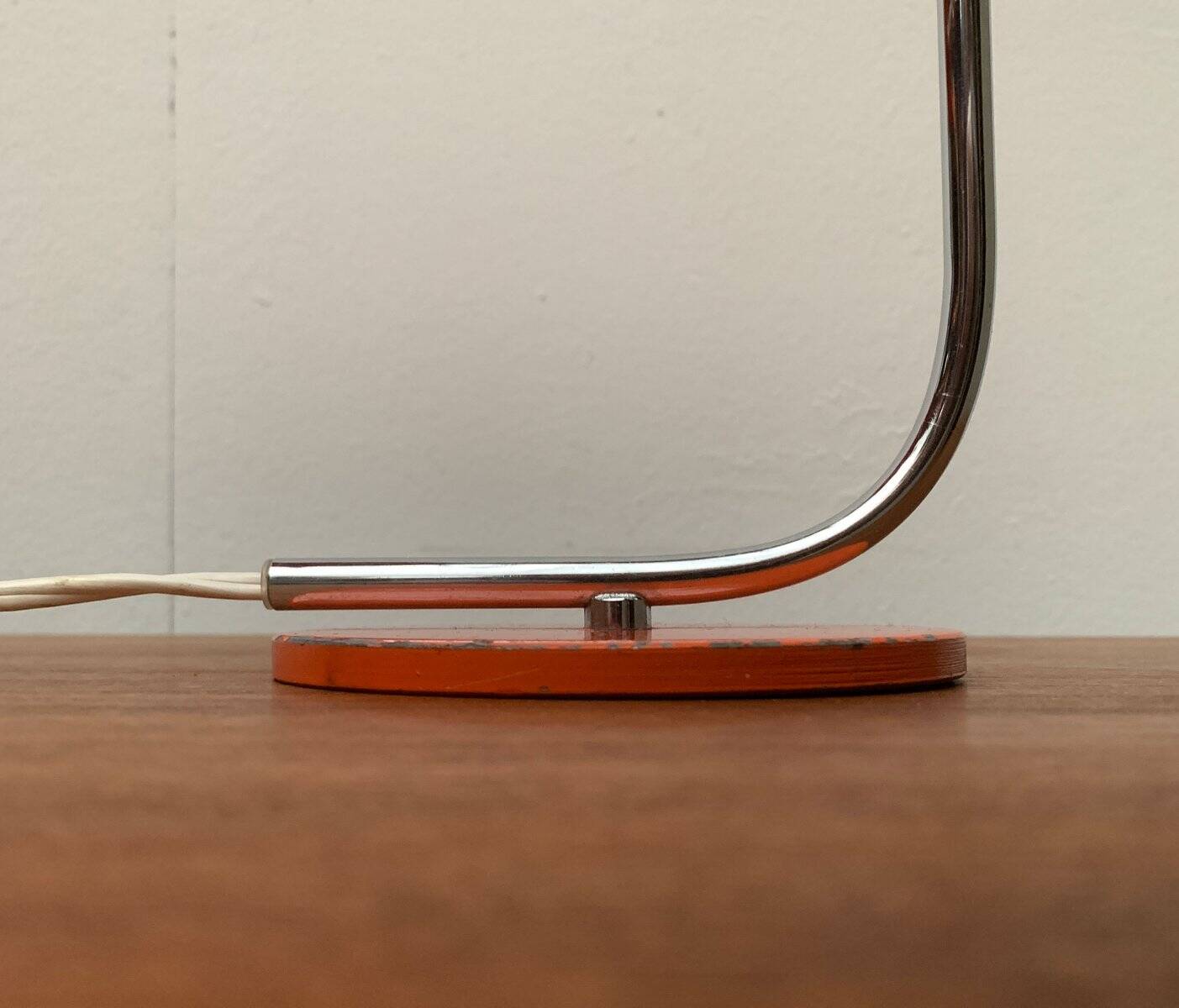 Vintage Italian magnetic table lamp from the space age.