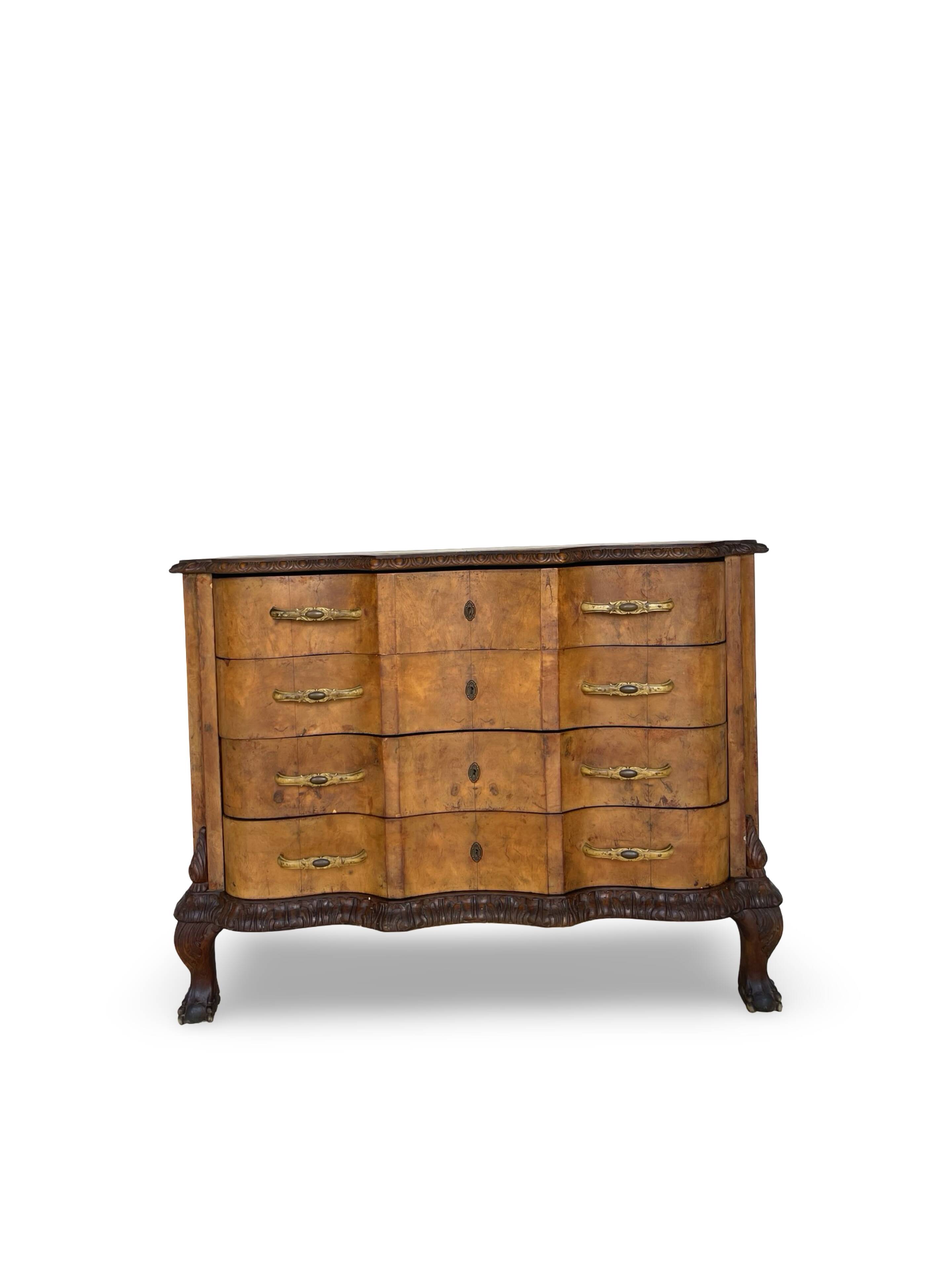 Commode italienne des années 1920.