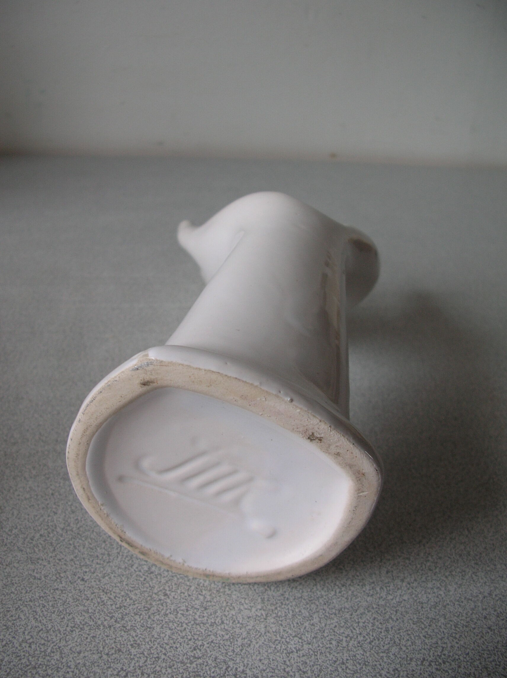Old soliflore fig vase from the 1970s in the shape of a ceramic hand