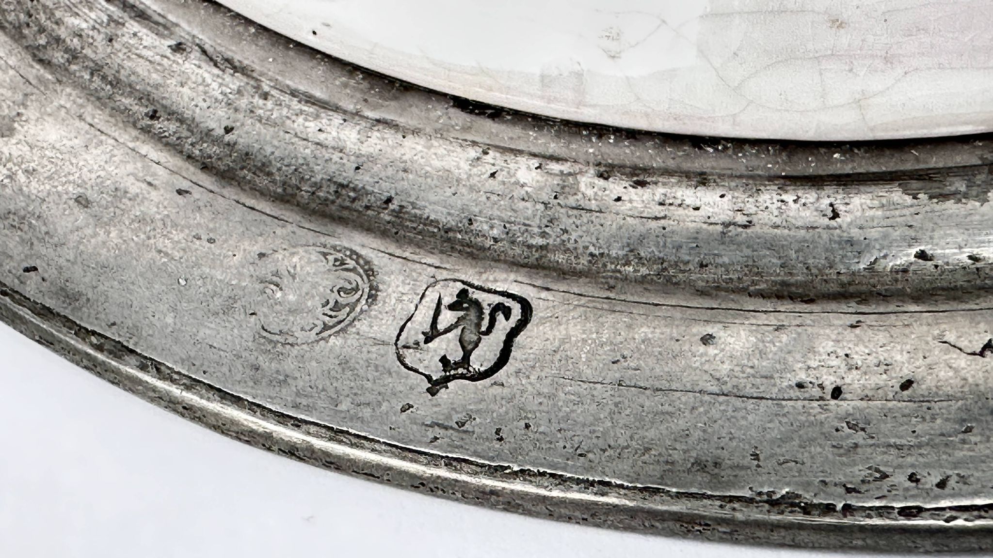 Decorative wall plate in earthenware and pewter with dandelion
