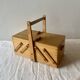 Petite travailleuse en bois vintage