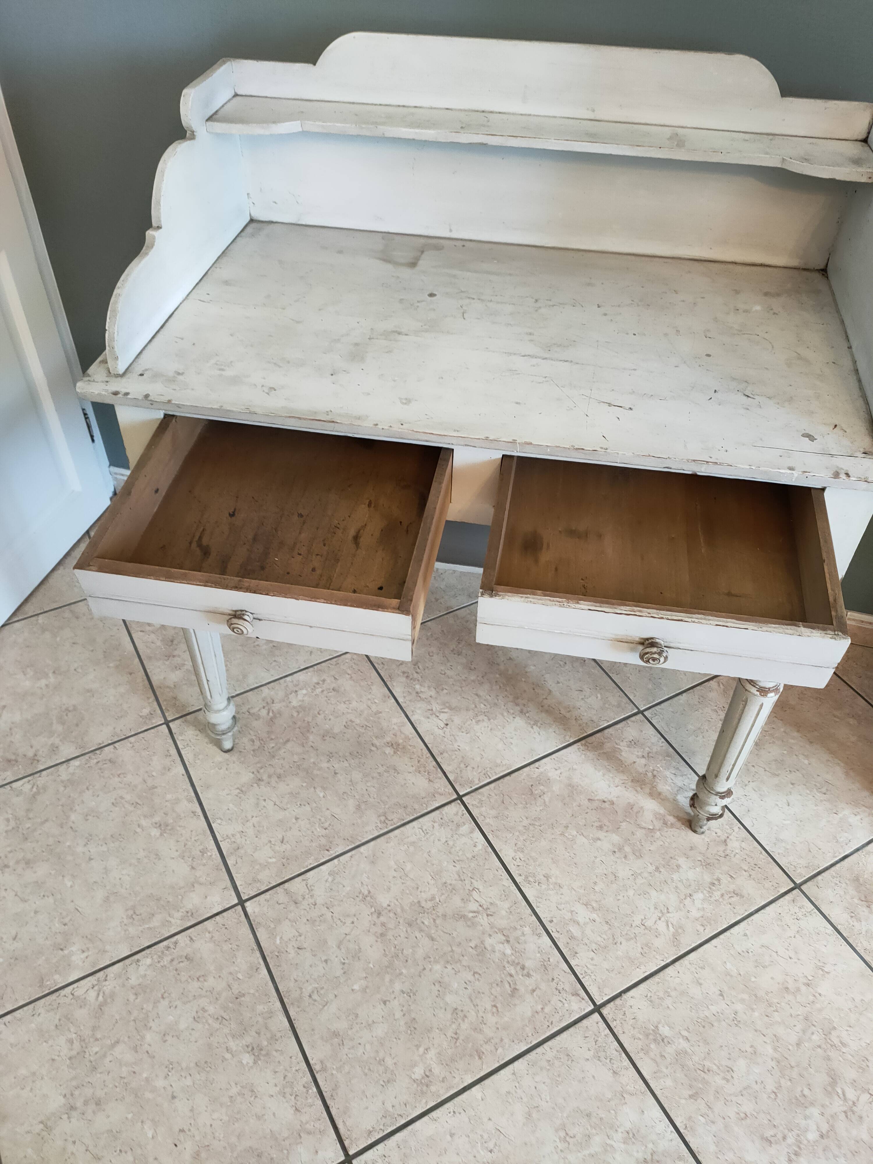 Dressing table dressing table in painted wood