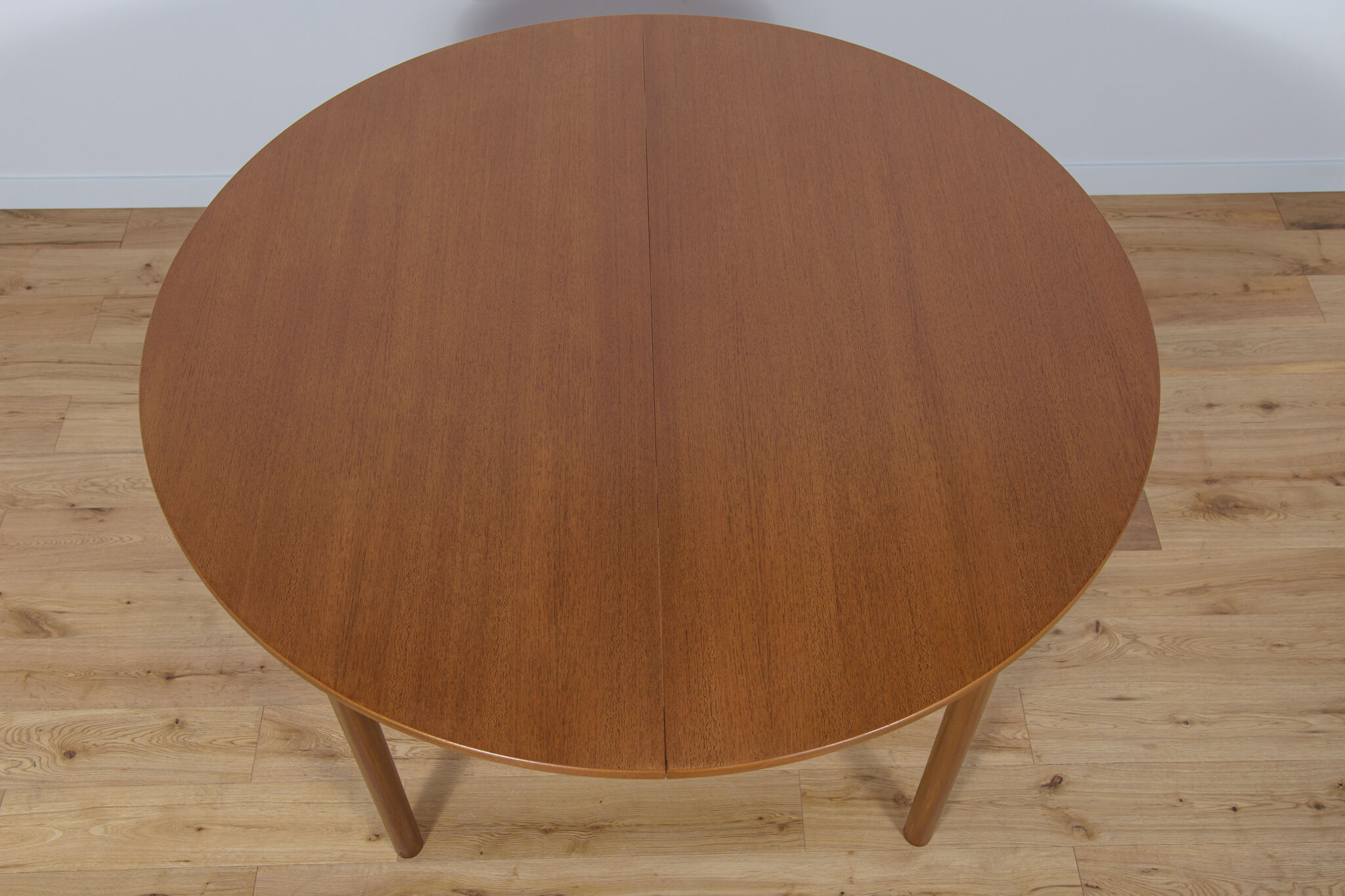 Round Extendable Dining Table from McIntosh, 1960s