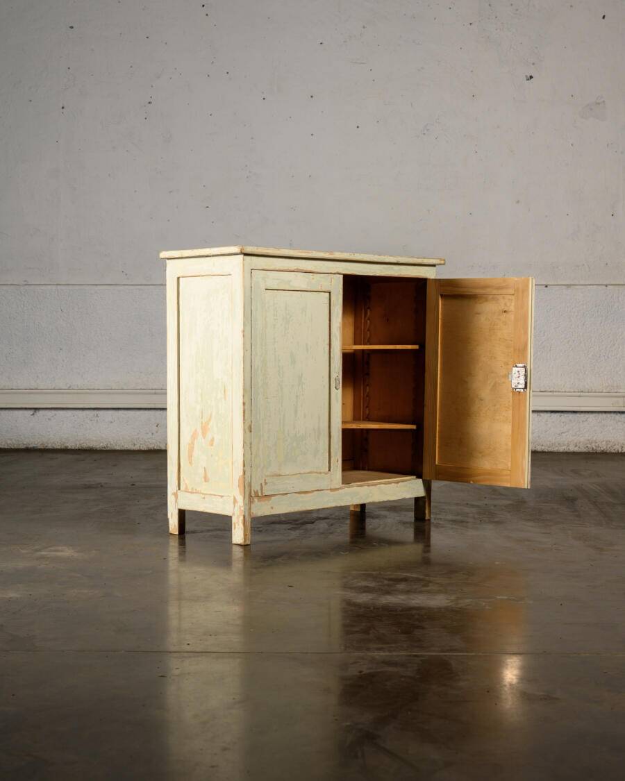 Petit buffet patiné