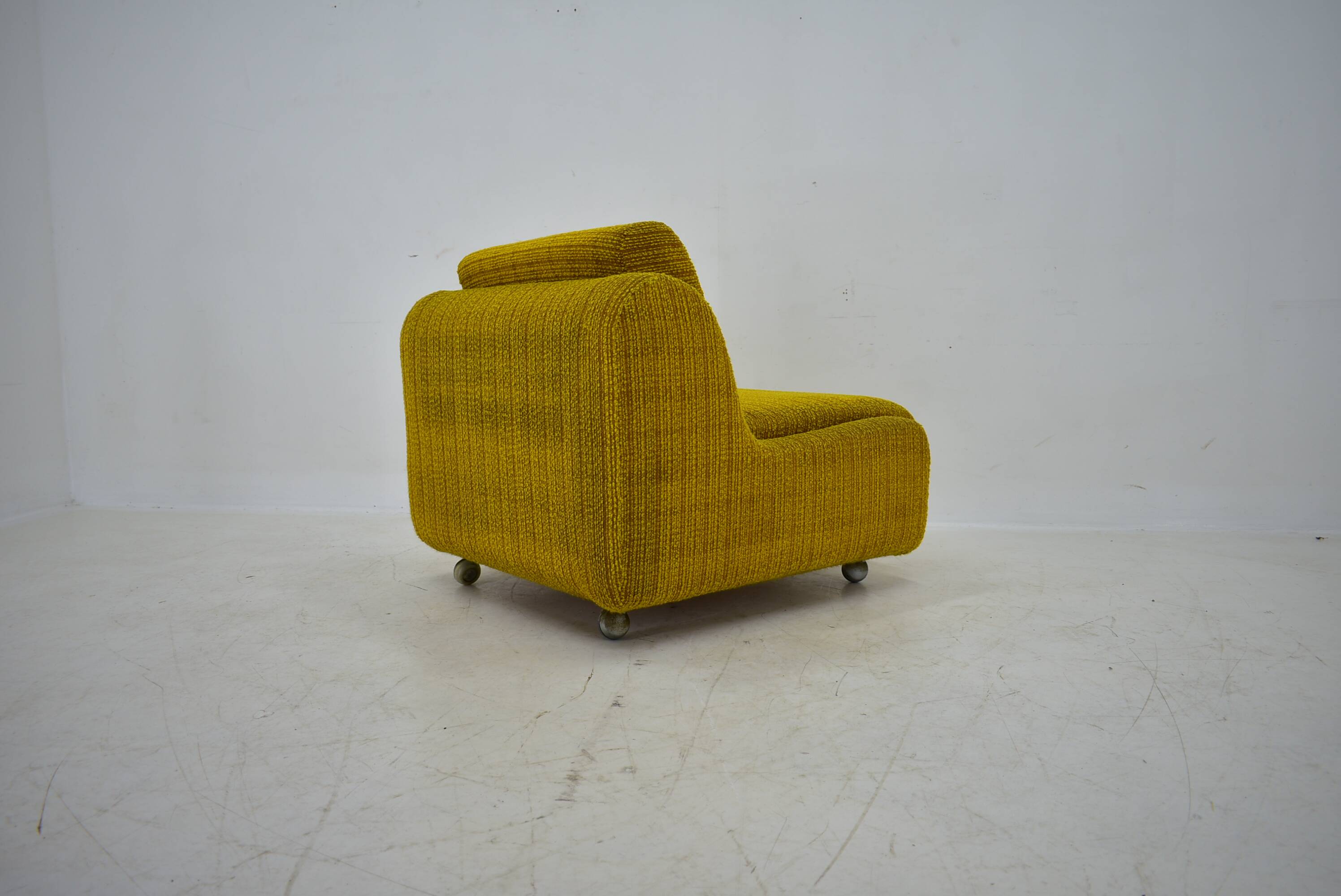 1970s architect Milan Čeček armchair Apolo 92 for Interiér Praha, Czechoslovakia