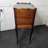 Table de chevet à rideau style Louis XV en merisier