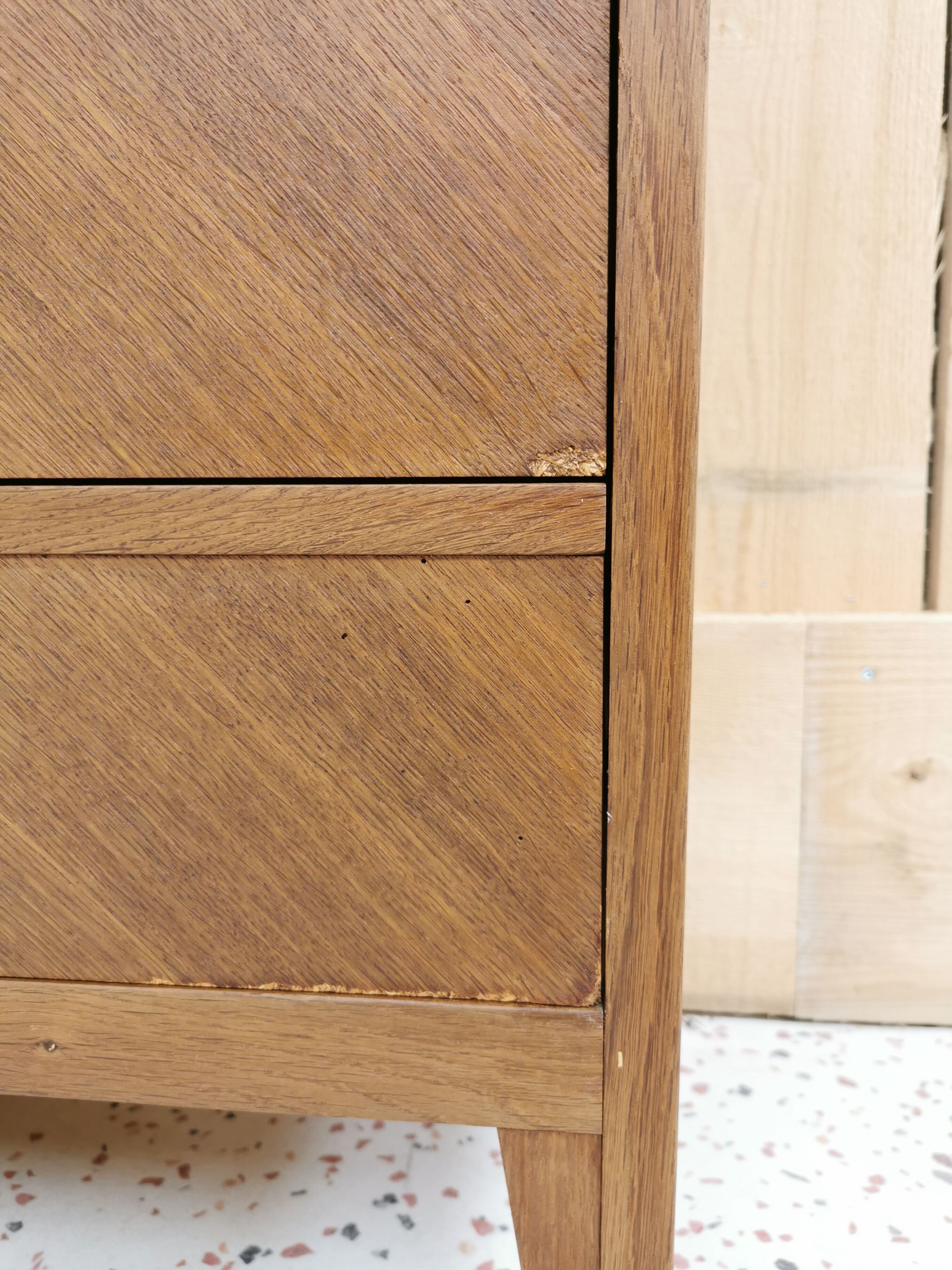 Oak chest of drawers