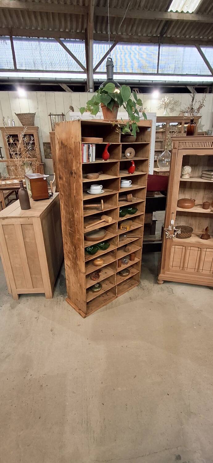 Meuble d'atelier à casiers